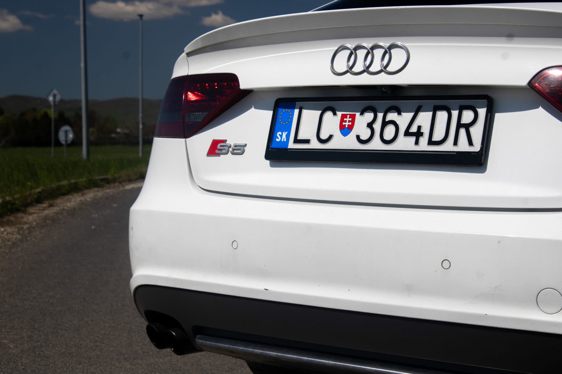 2010 AUDI S5, bílá kupé, 266 052 km