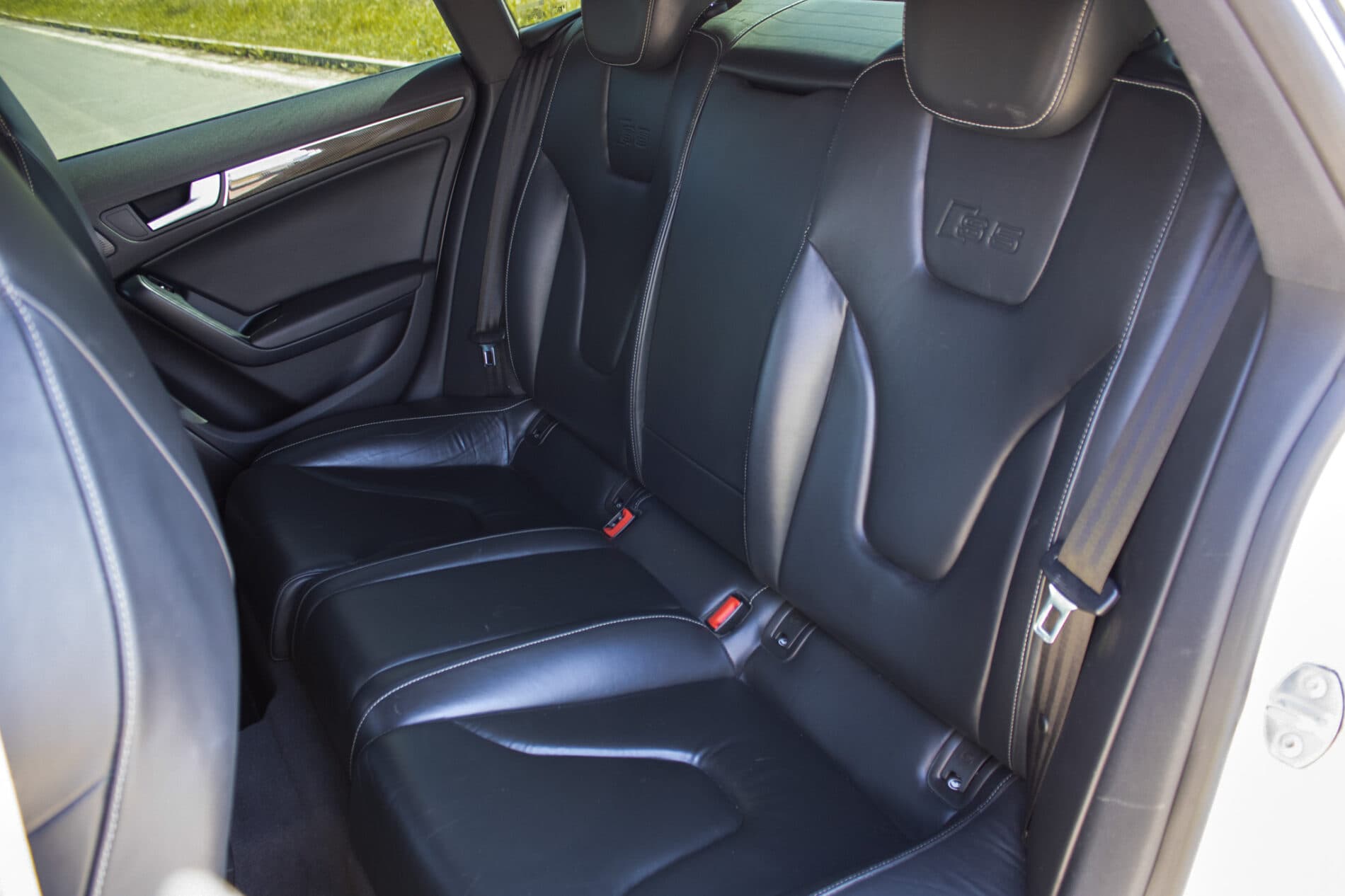 2010 AUDI S5, bílá kupé, 266 052 km