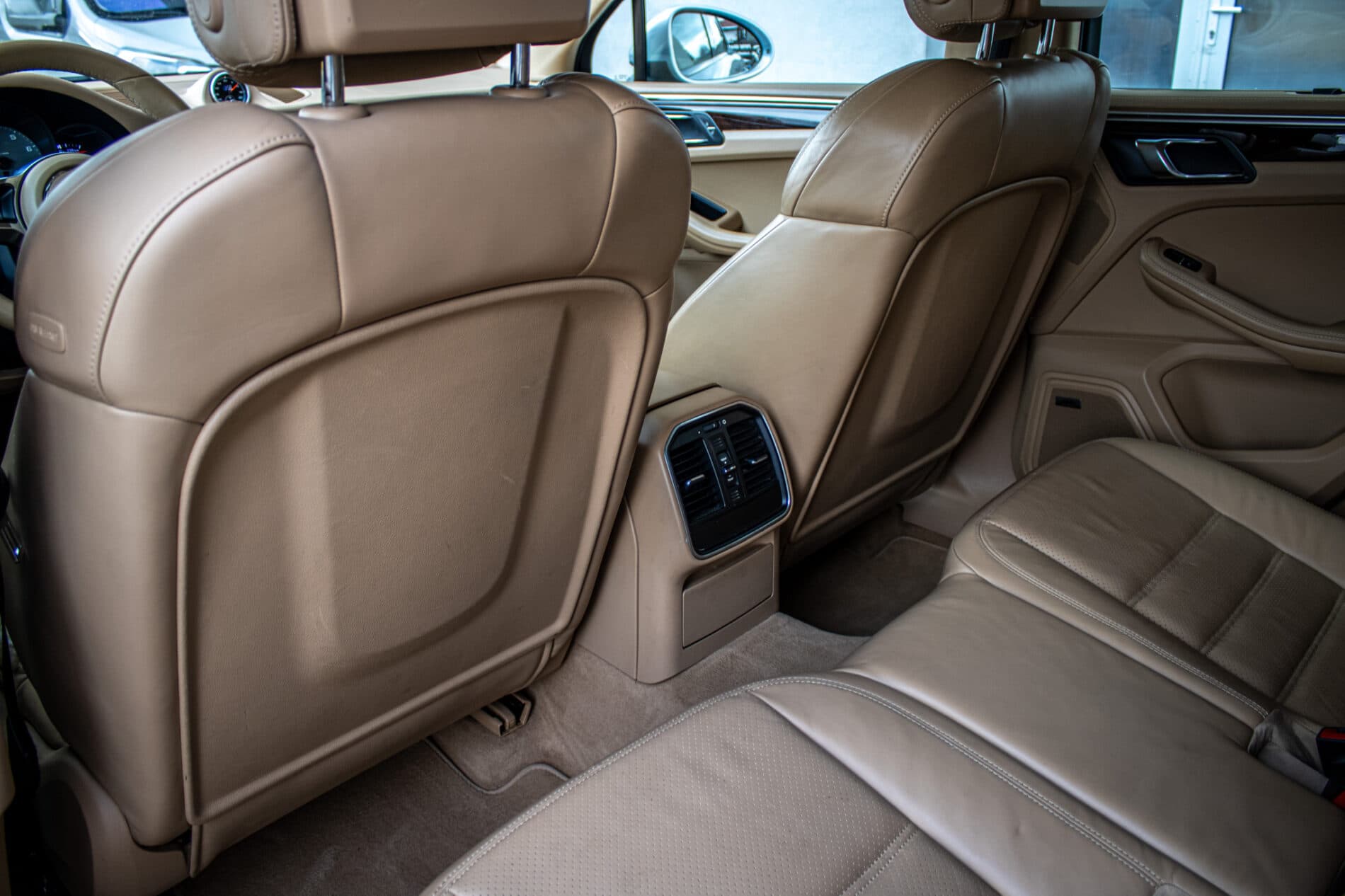 2014 Porsche Macan S, stříbrná suv, 125 433 km