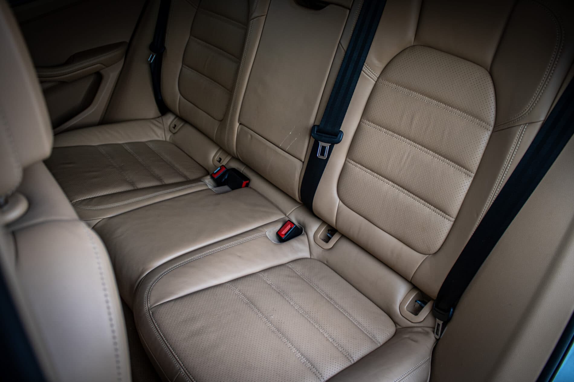2014 Porsche Macan S, stříbrná suv, 125 433 km
