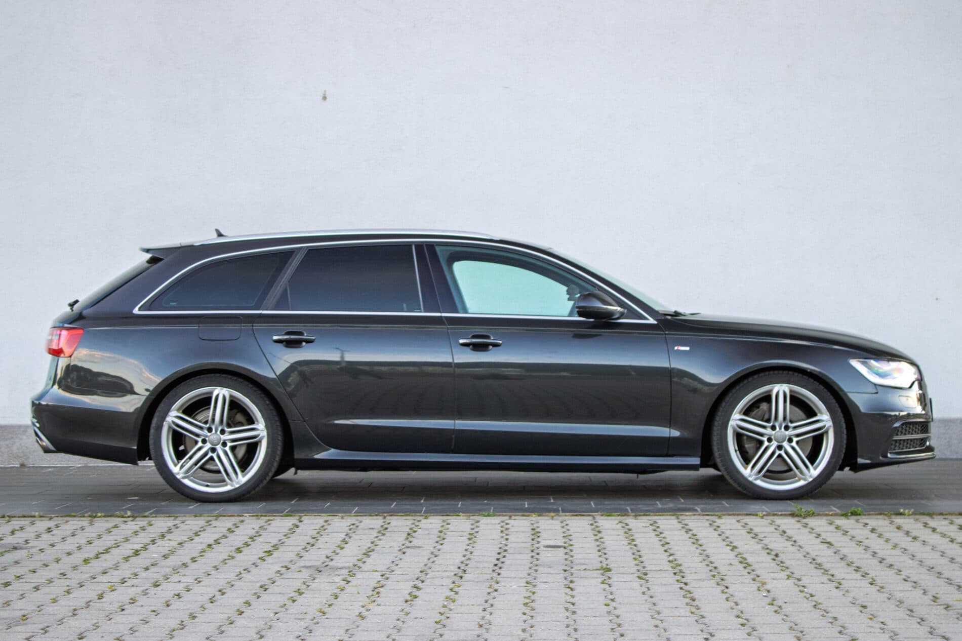 2013 AUDI A6, šedá kombi, 292 886 km
