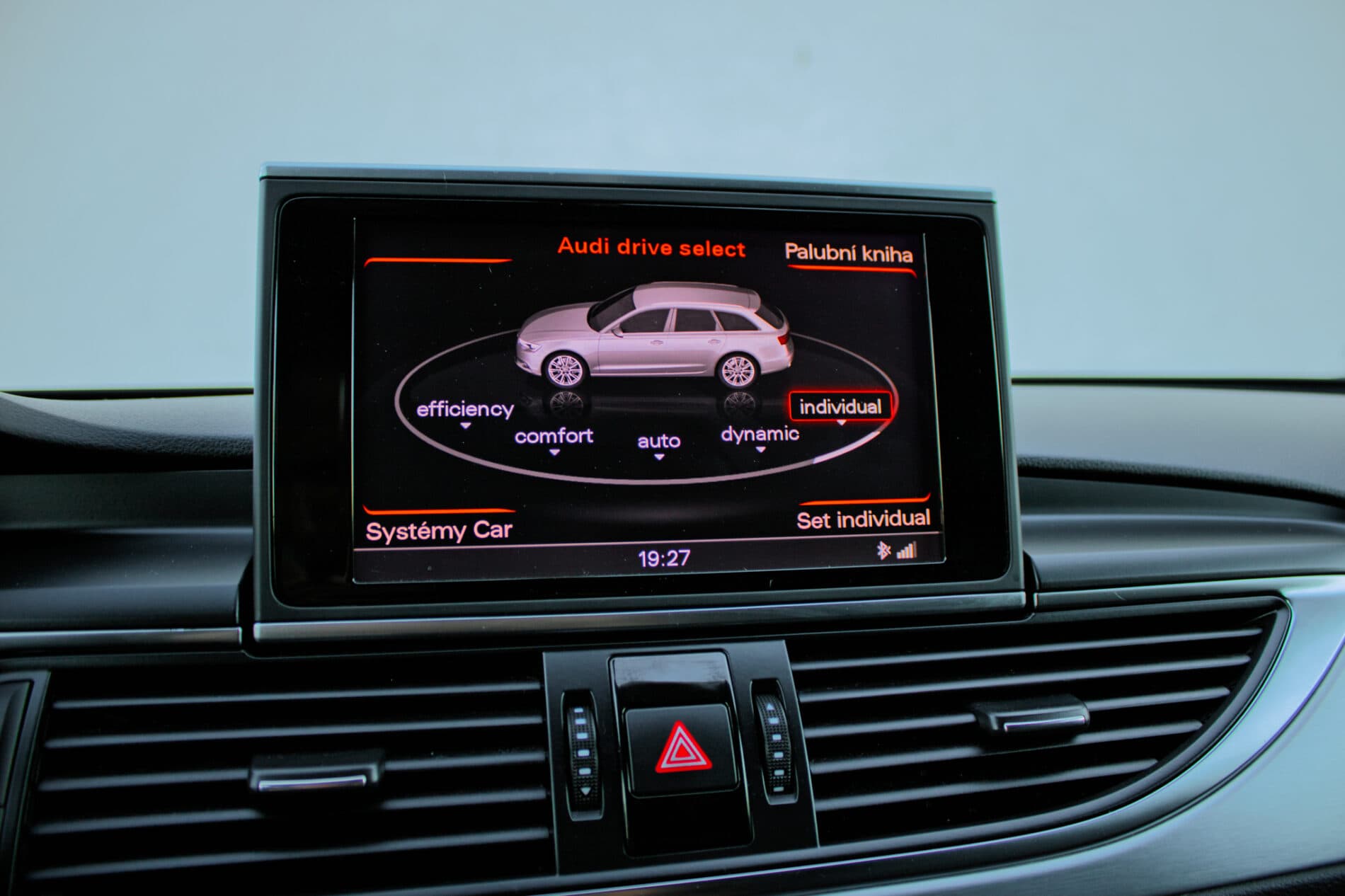 2013 AUDI A6, šedá kombi, 292 886 km