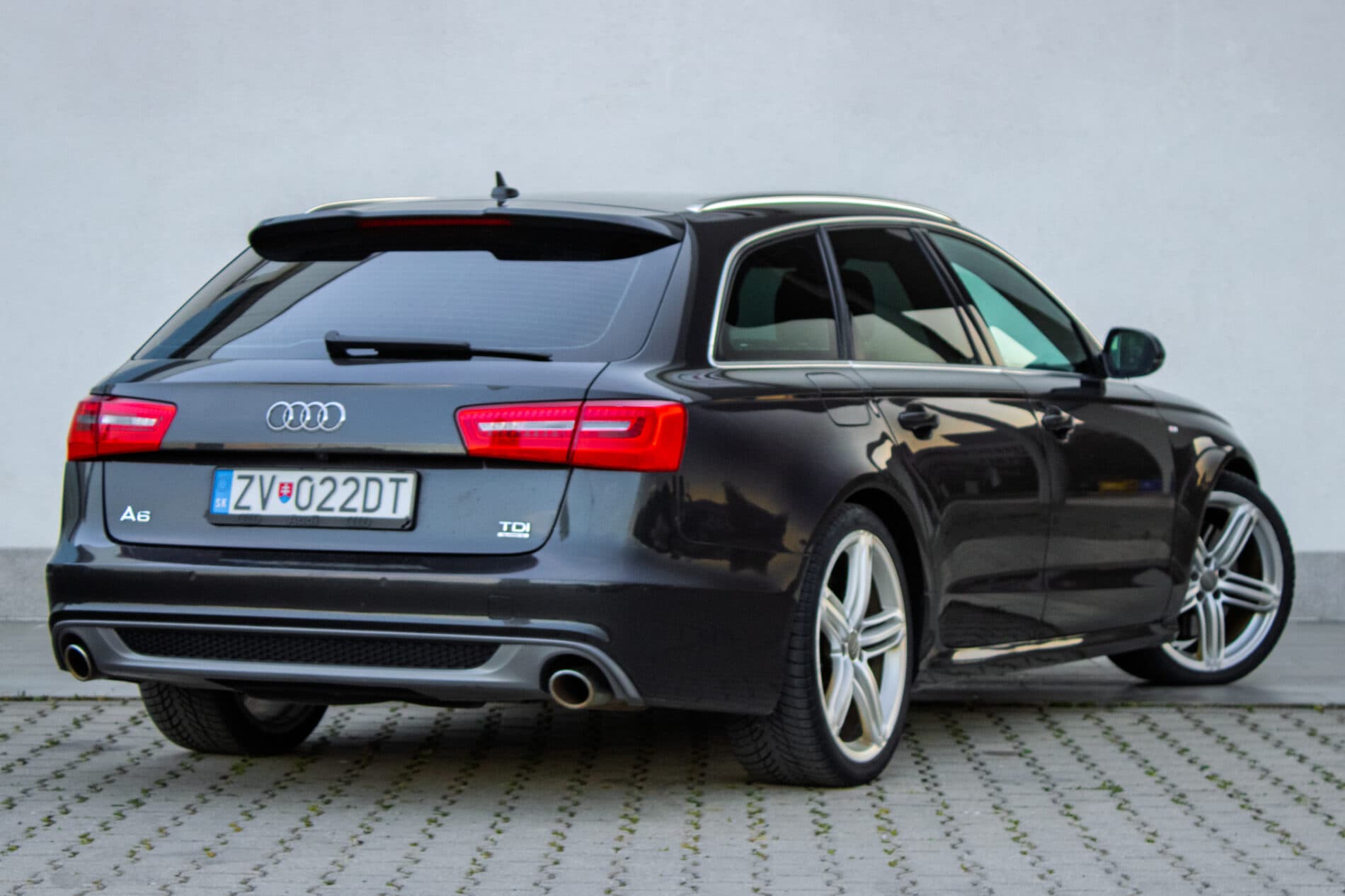 2013 AUDI A6, šedá kombi, 292 886 km