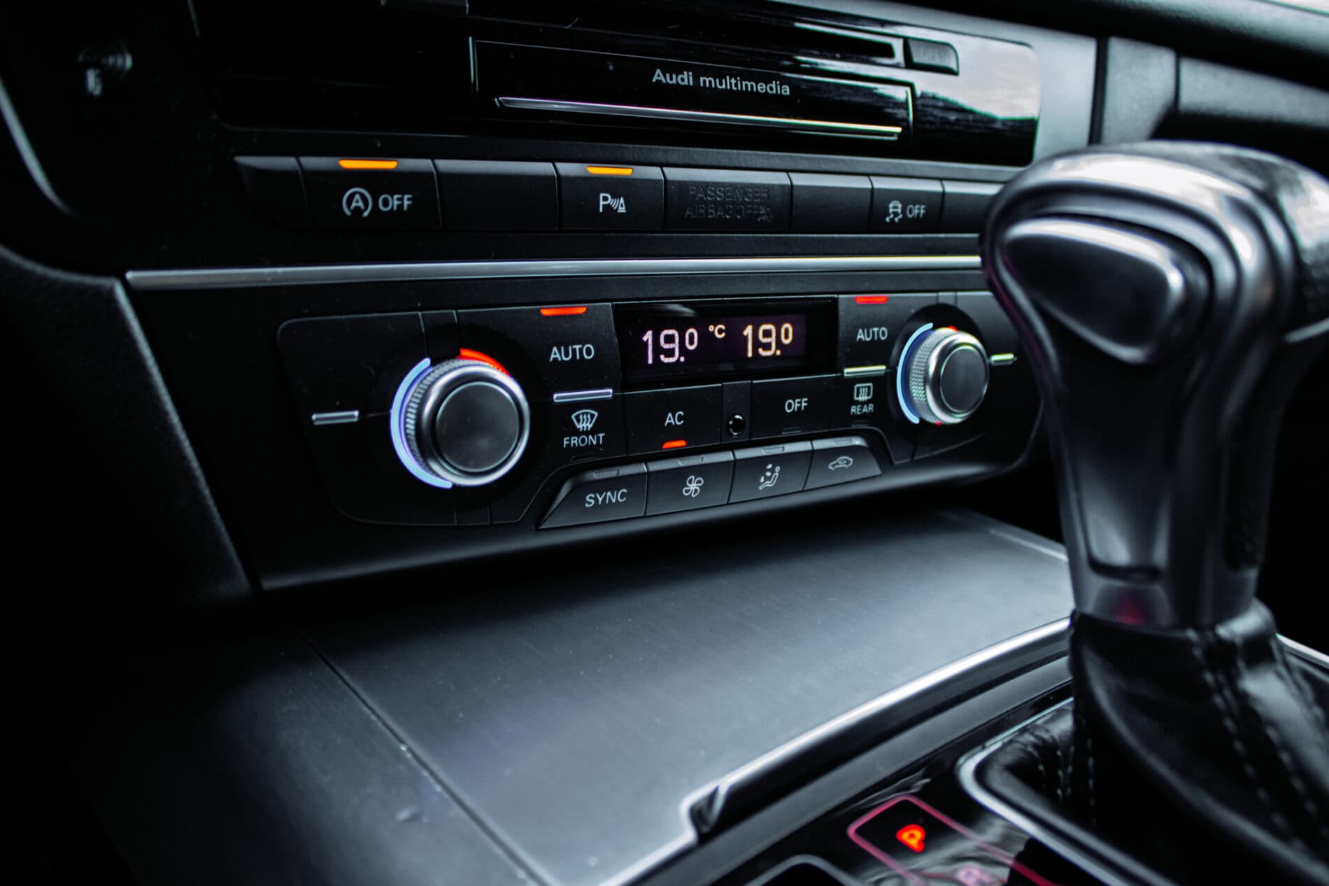 2013 AUDI A6, šedá kombi, 292 886 km