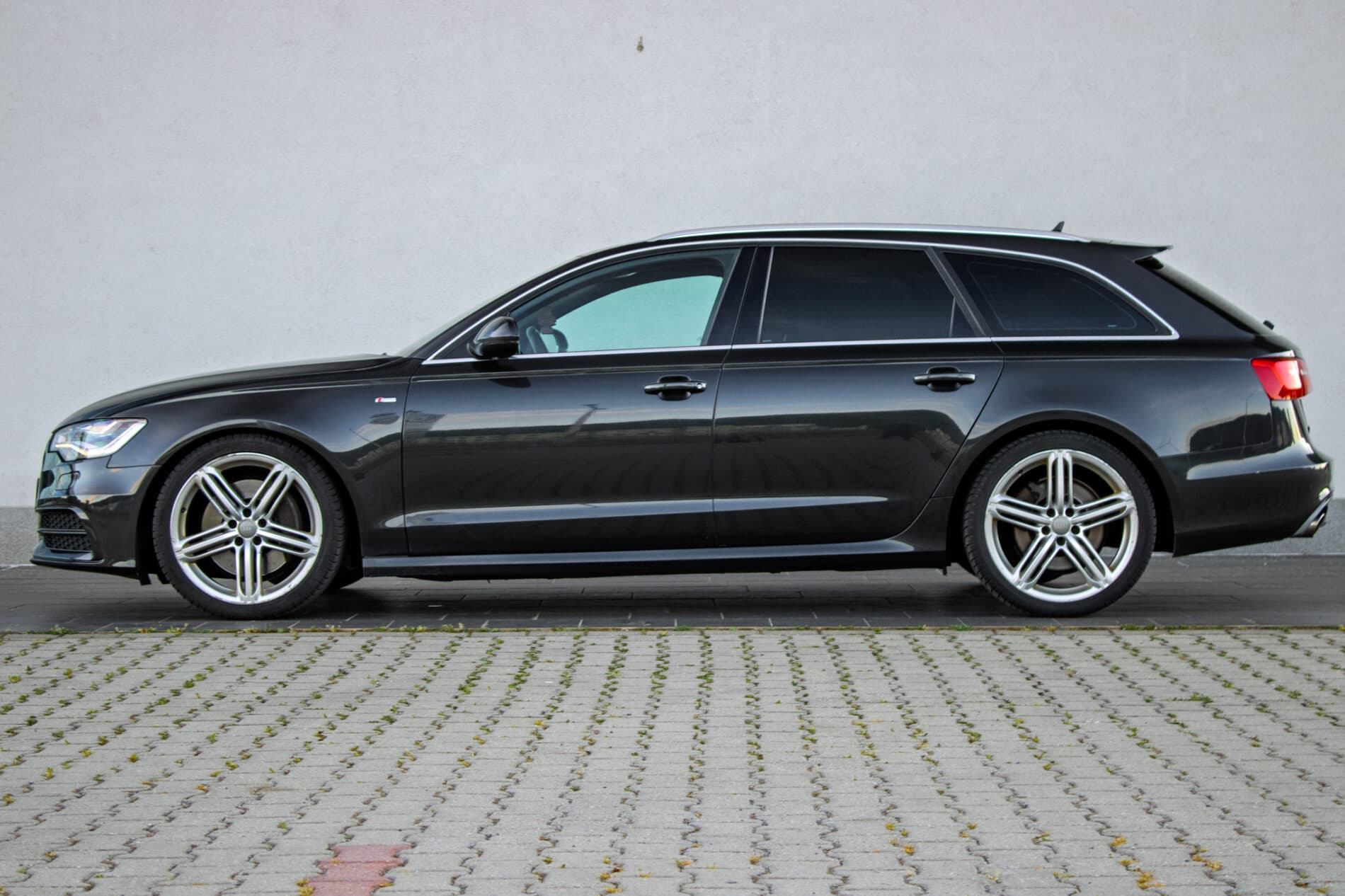 2013 AUDI A6, šedá kombi, 292 886 km