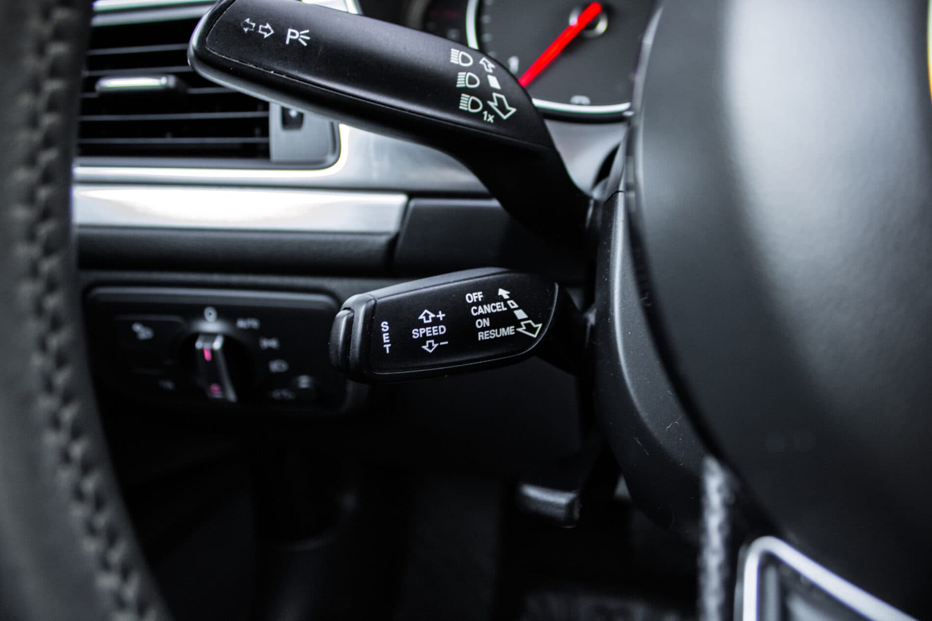2013 AUDI A6, šedá kombi, 292 886 km