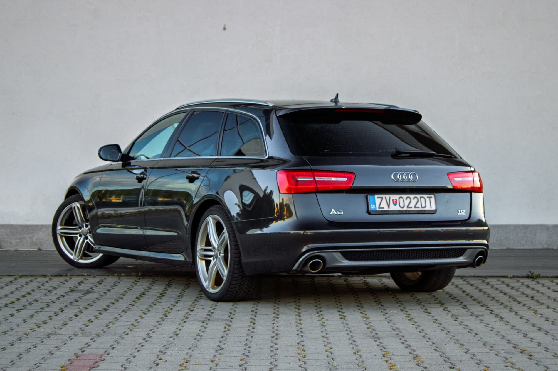 2013 AUDI A6, šedá kombi, 292 886 km