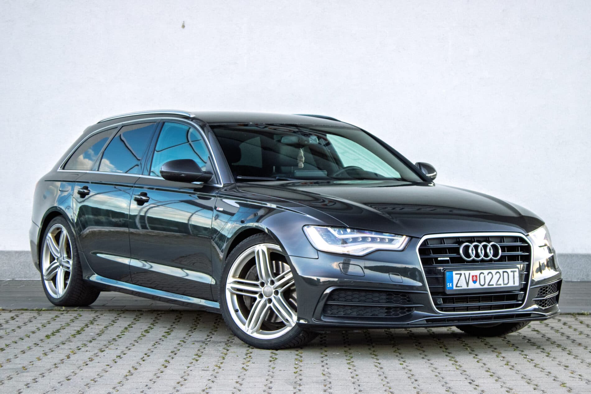 2013 AUDI A6, šedá kombi, 292 886 km