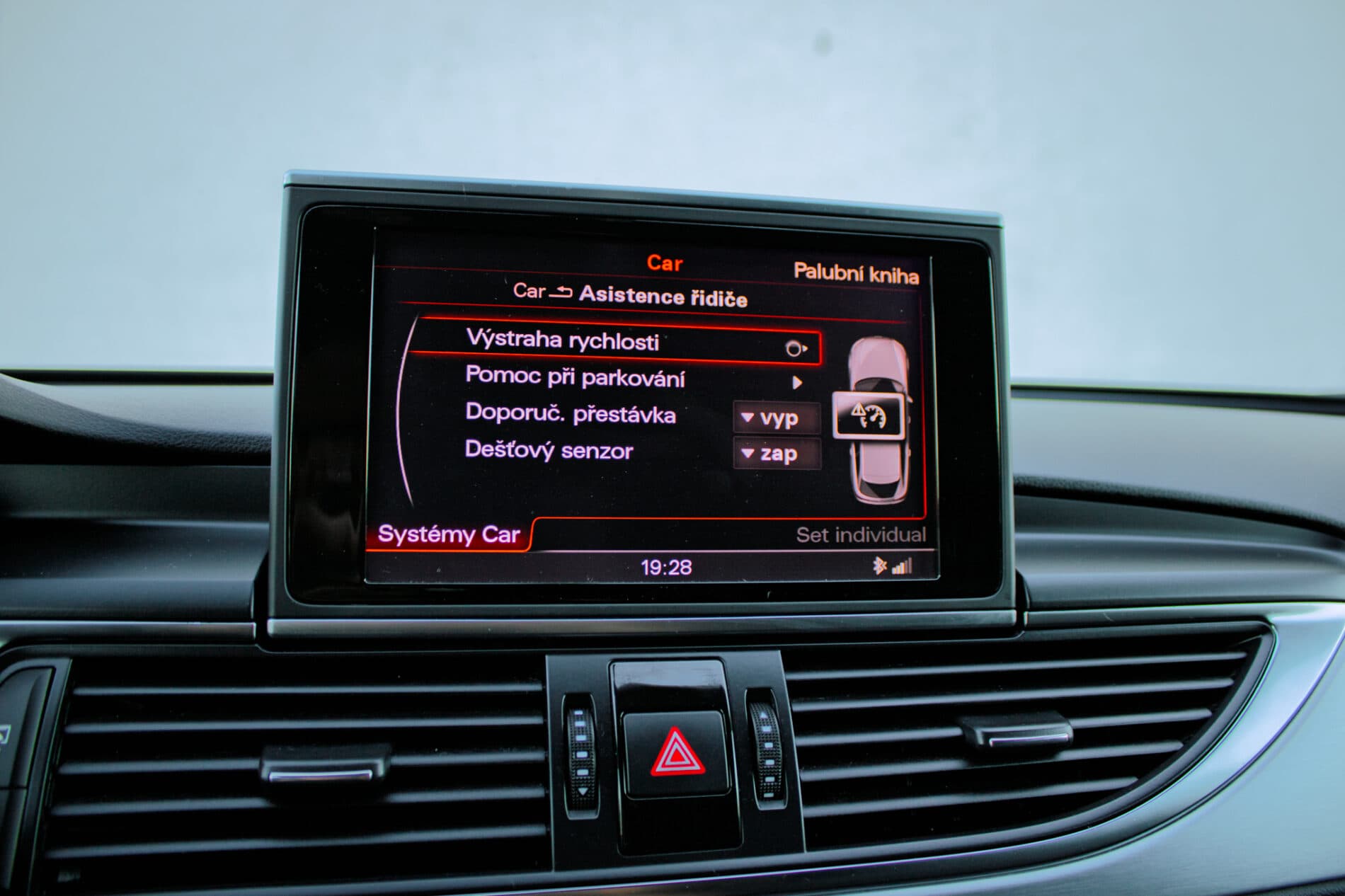 2013 AUDI A6, šedá kombi, 292 886 km