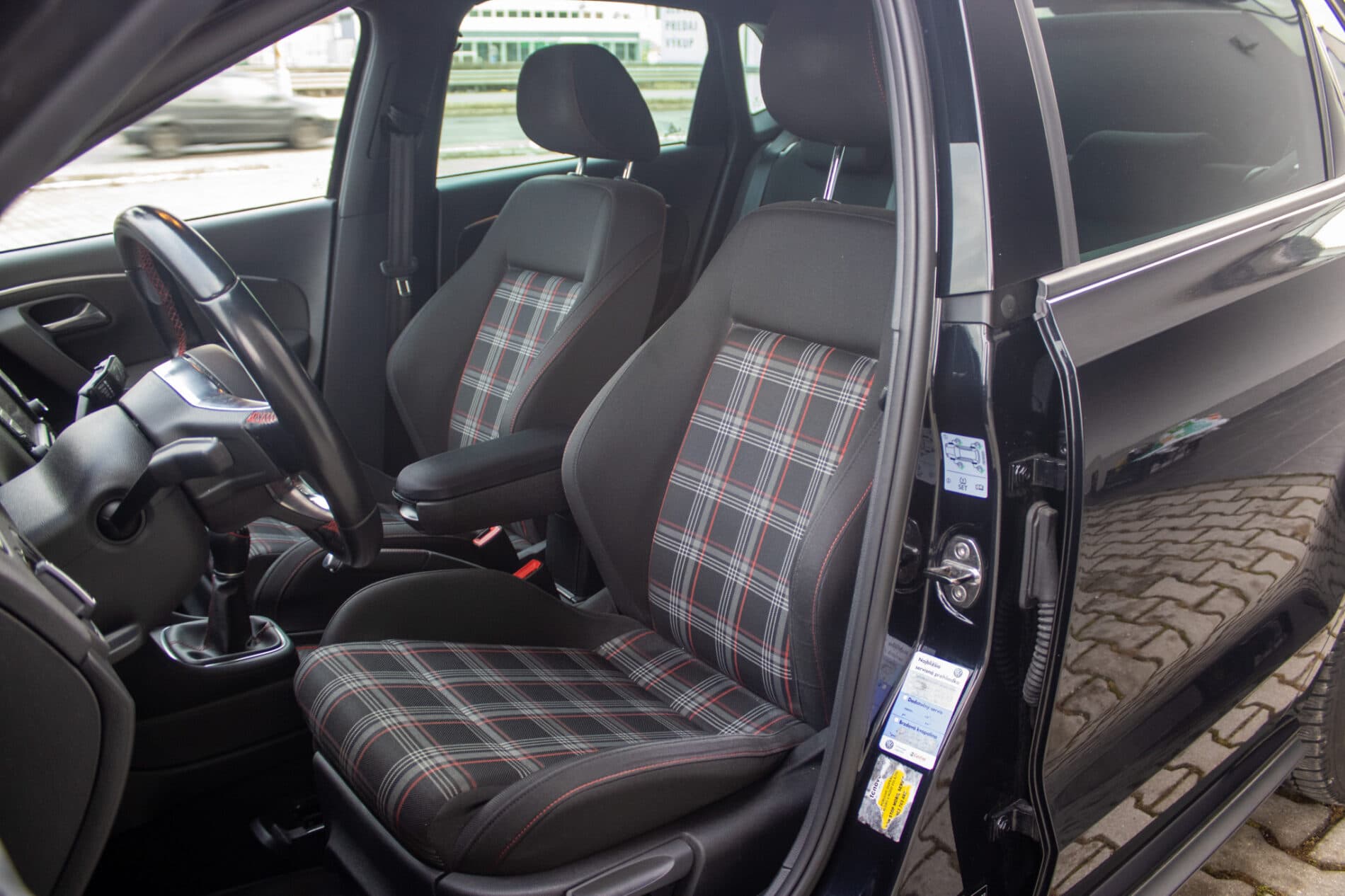 2016 Volkswagen Polo GTI, černá hatchback, 49 625 km