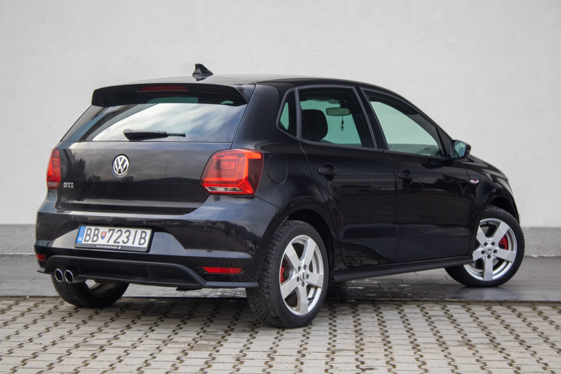 2016 Volkswagen Polo GTI, černá hatchback, 49 625 km