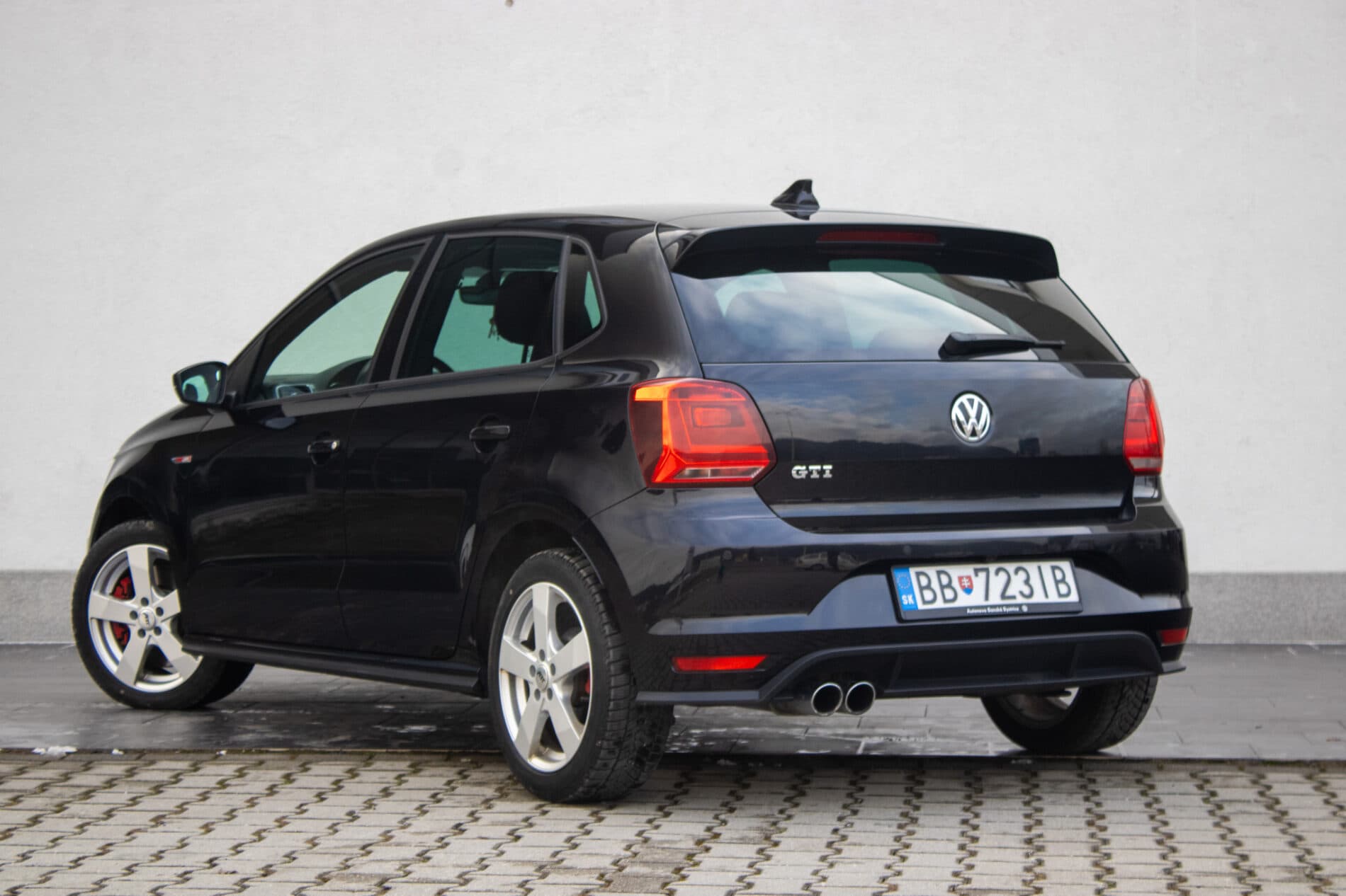 2016 Volkswagen Polo GTI, černá hatchback, 49 625 km