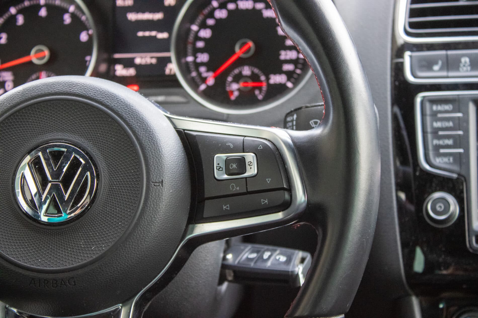 2016 Volkswagen Polo GTI, černá hatchback, 49 625 km