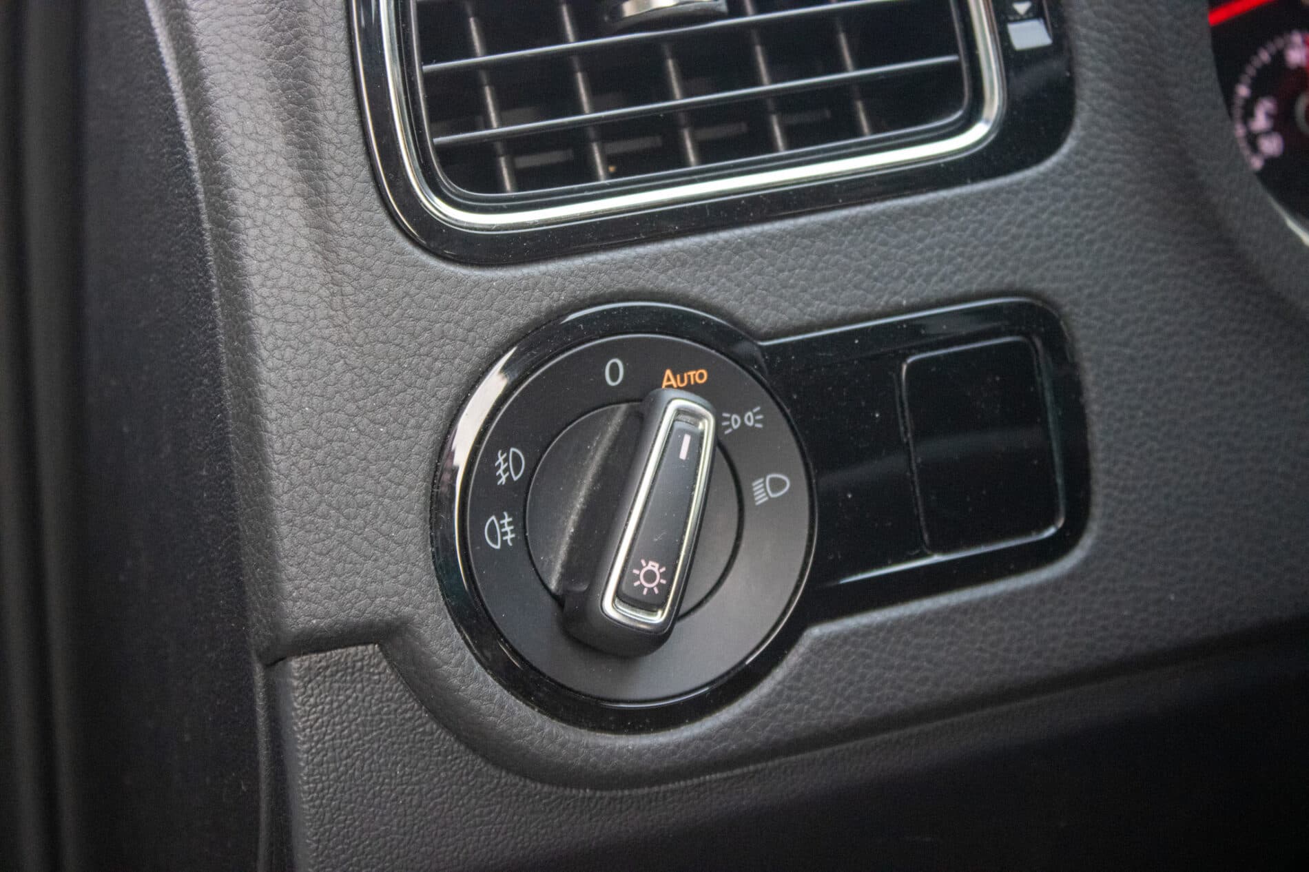 2016 Volkswagen Polo GTI, černá hatchback, 49 625 km