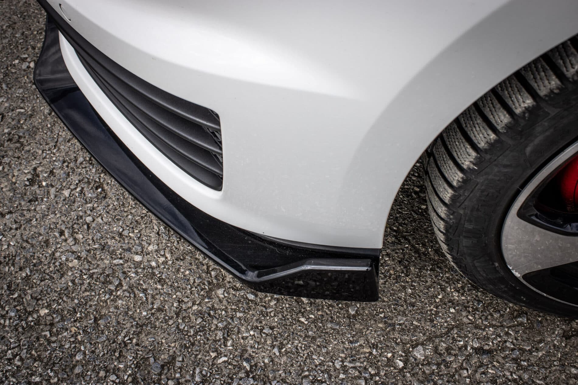 2016 Volkswagen Golf GTI, bílá hatchback, 120 335 km