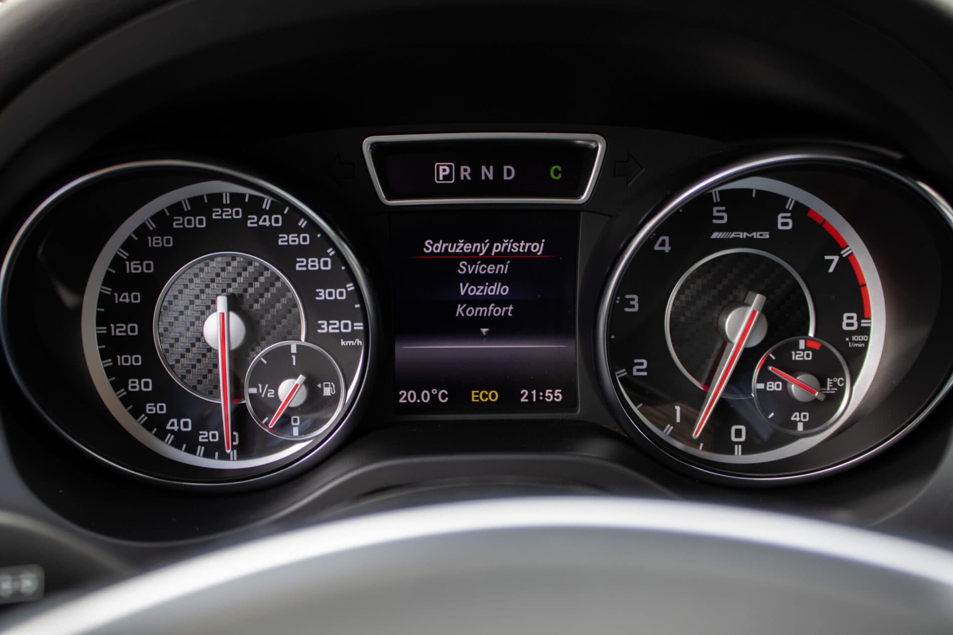 2014 Mercedes-Benz CLA 45 AMG, černá kupé, 135 120 km