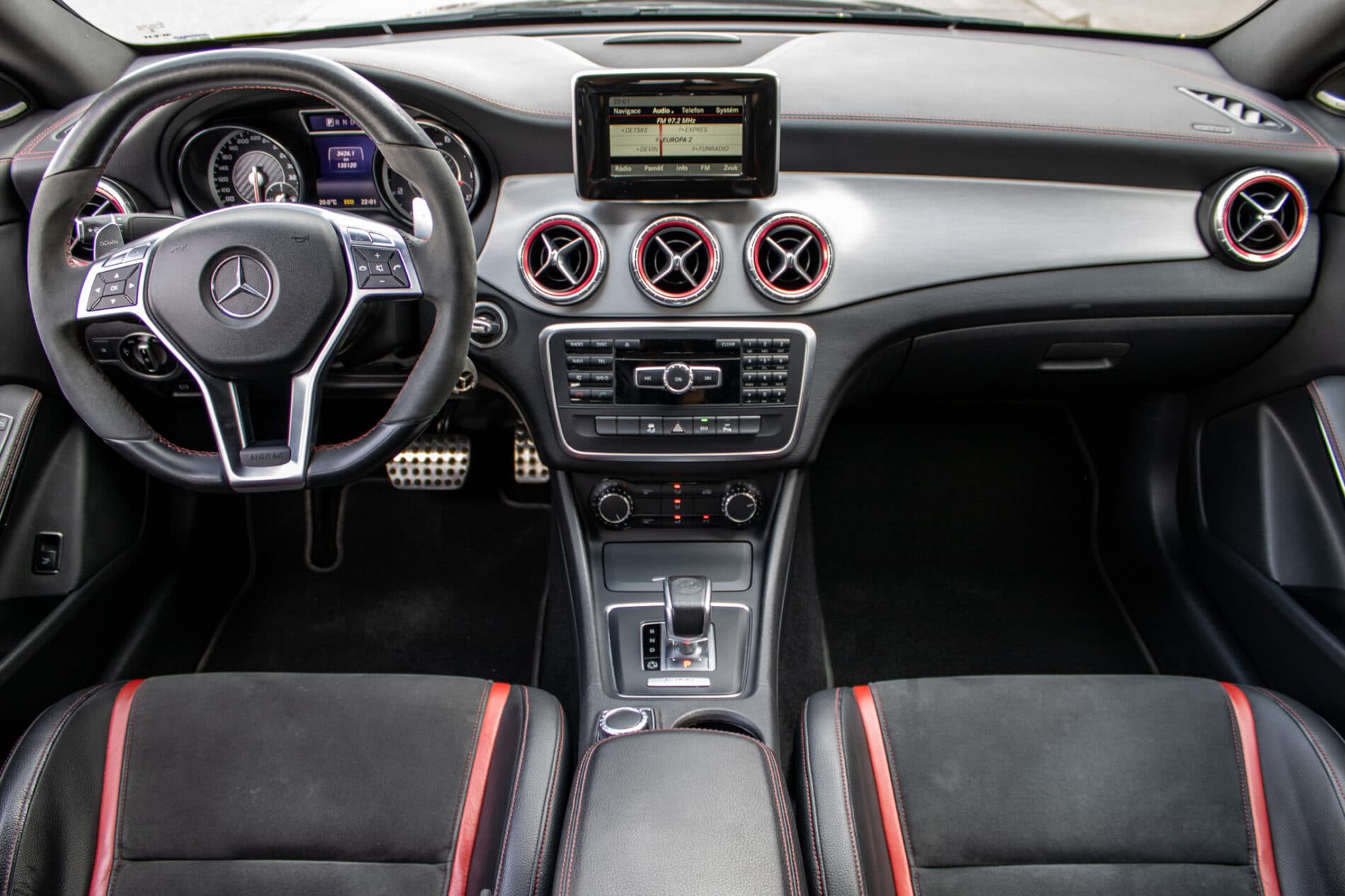 2014 Mercedes-Benz CLA 45 AMG, černá kupé, 135 120 km