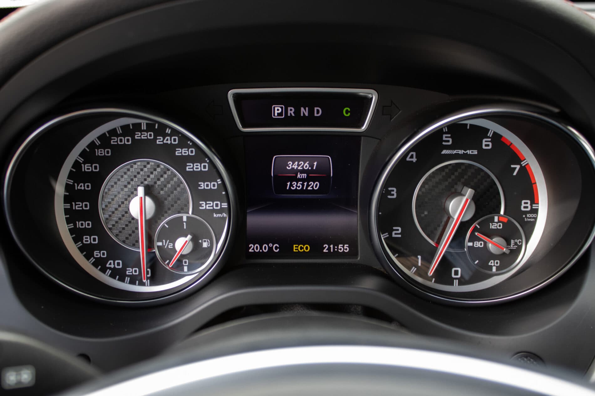 2014 Mercedes-Benz CLA 45 AMG, černá kupé, 135 120 km