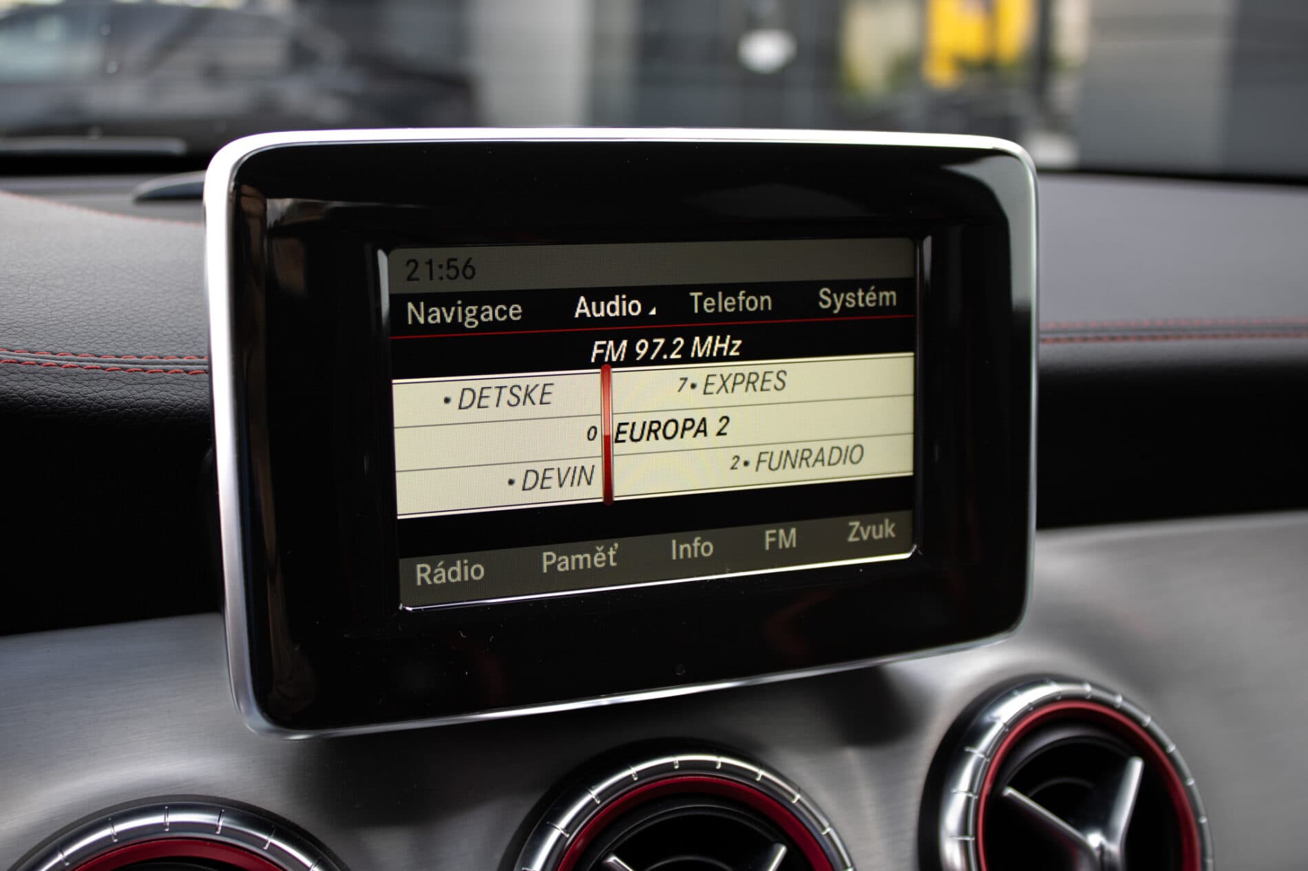 2014 Mercedes-Benz CLA 45 AMG, černá kupé, 135 120 km