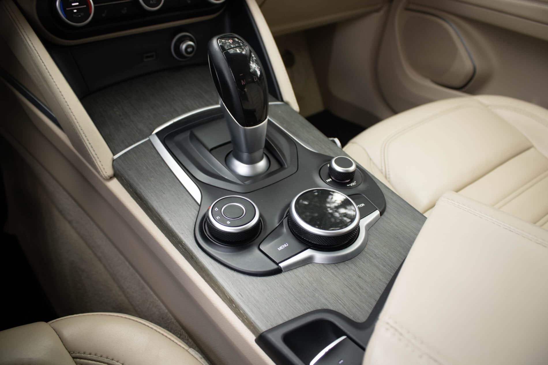 2018 Alfa Romeo Stelvio, černá suv, 239 300 km