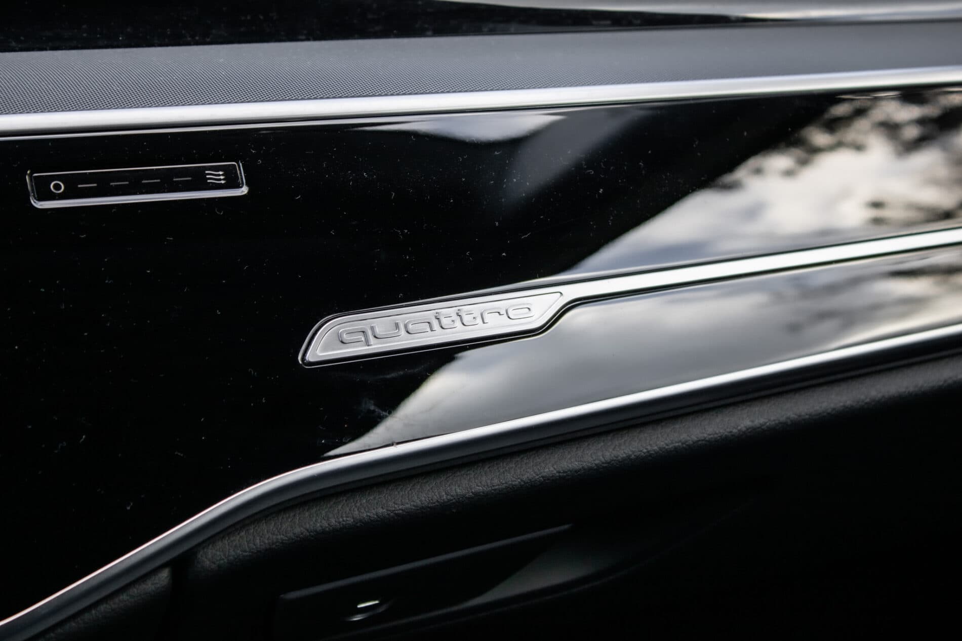 2023 AUDI A8, černá sedan, 45 533 km
