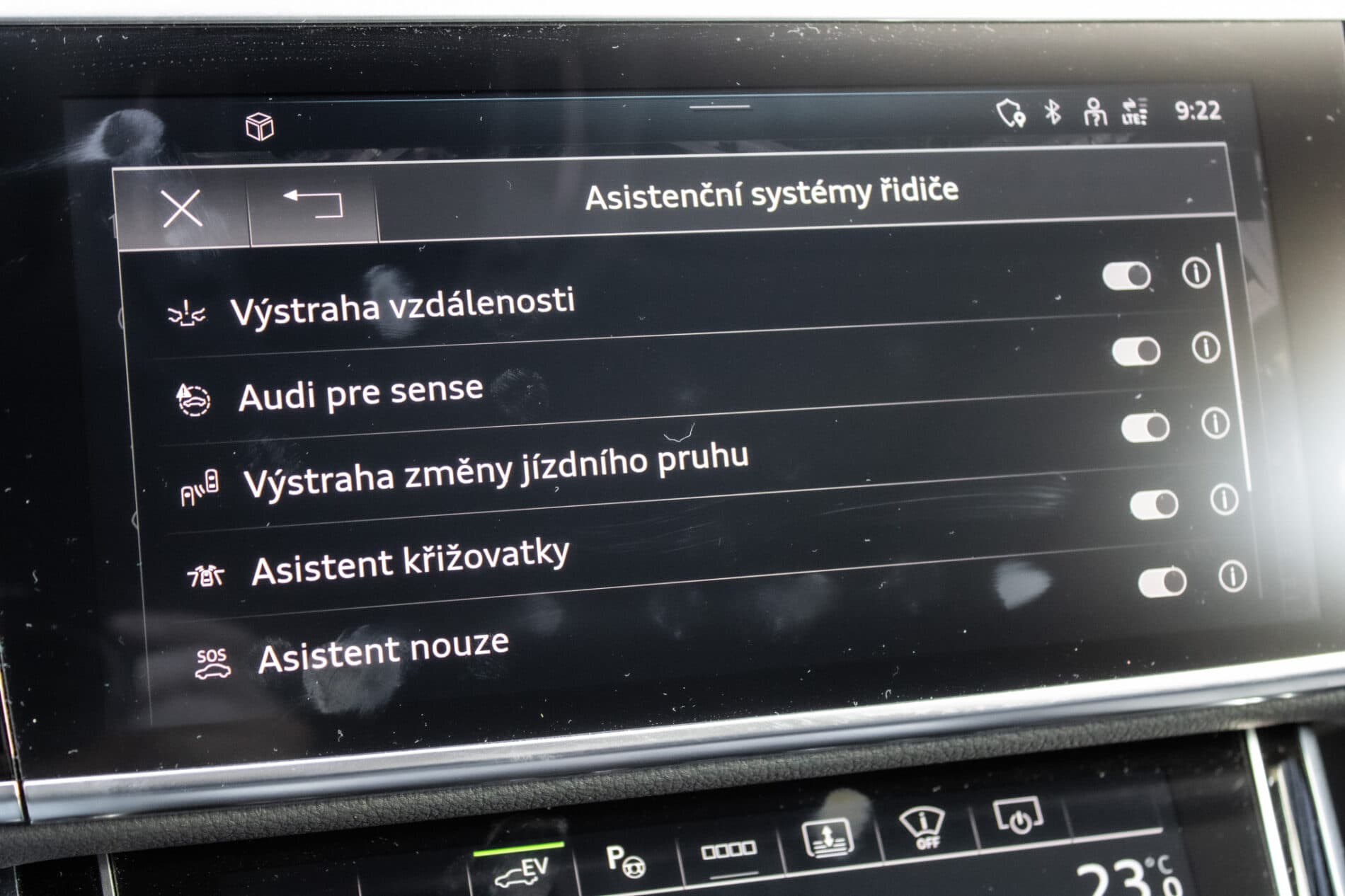 2023 AUDI A8, černá sedan, 45 533 km