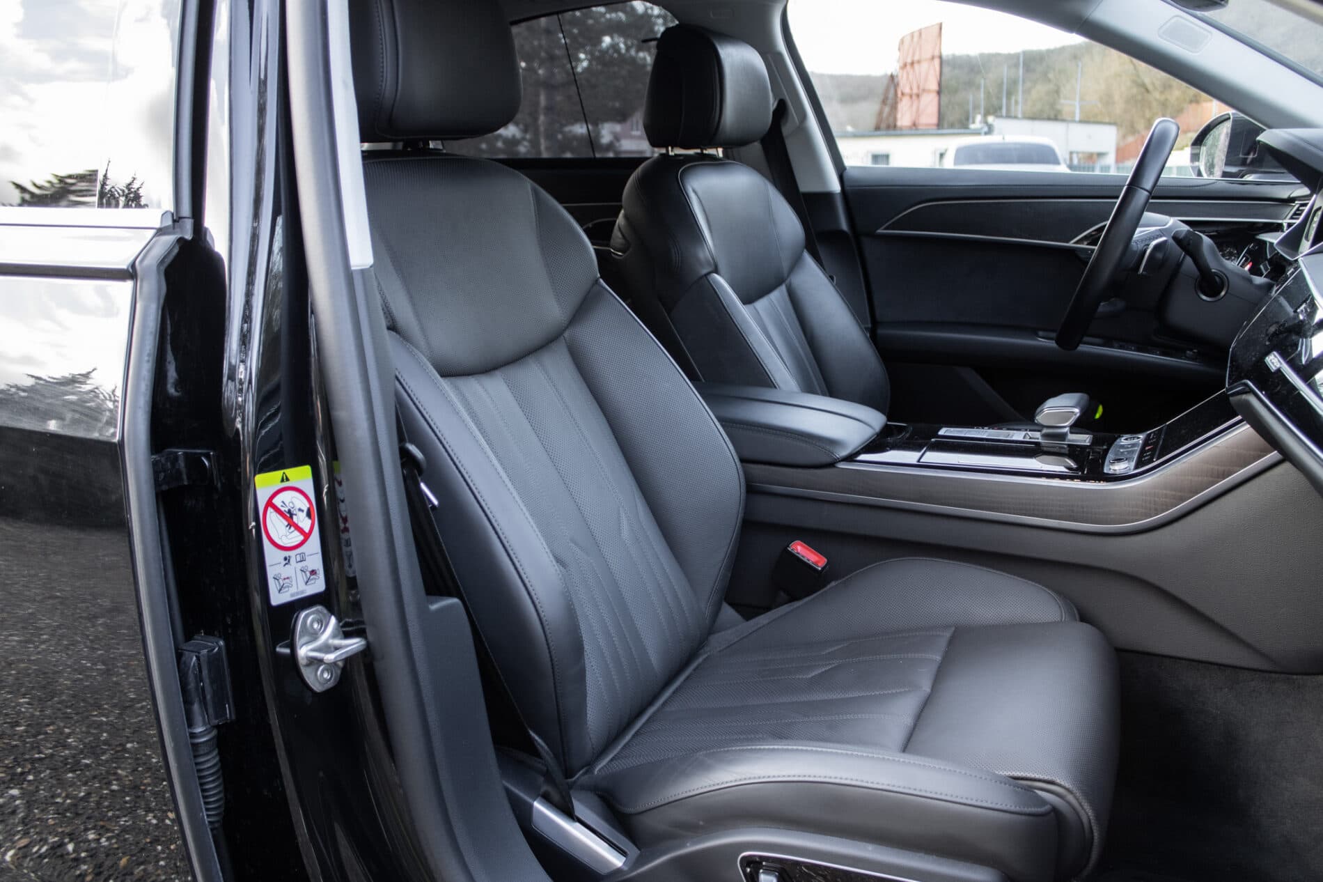 2023 AUDI A8, černá sedan, 45 533 km