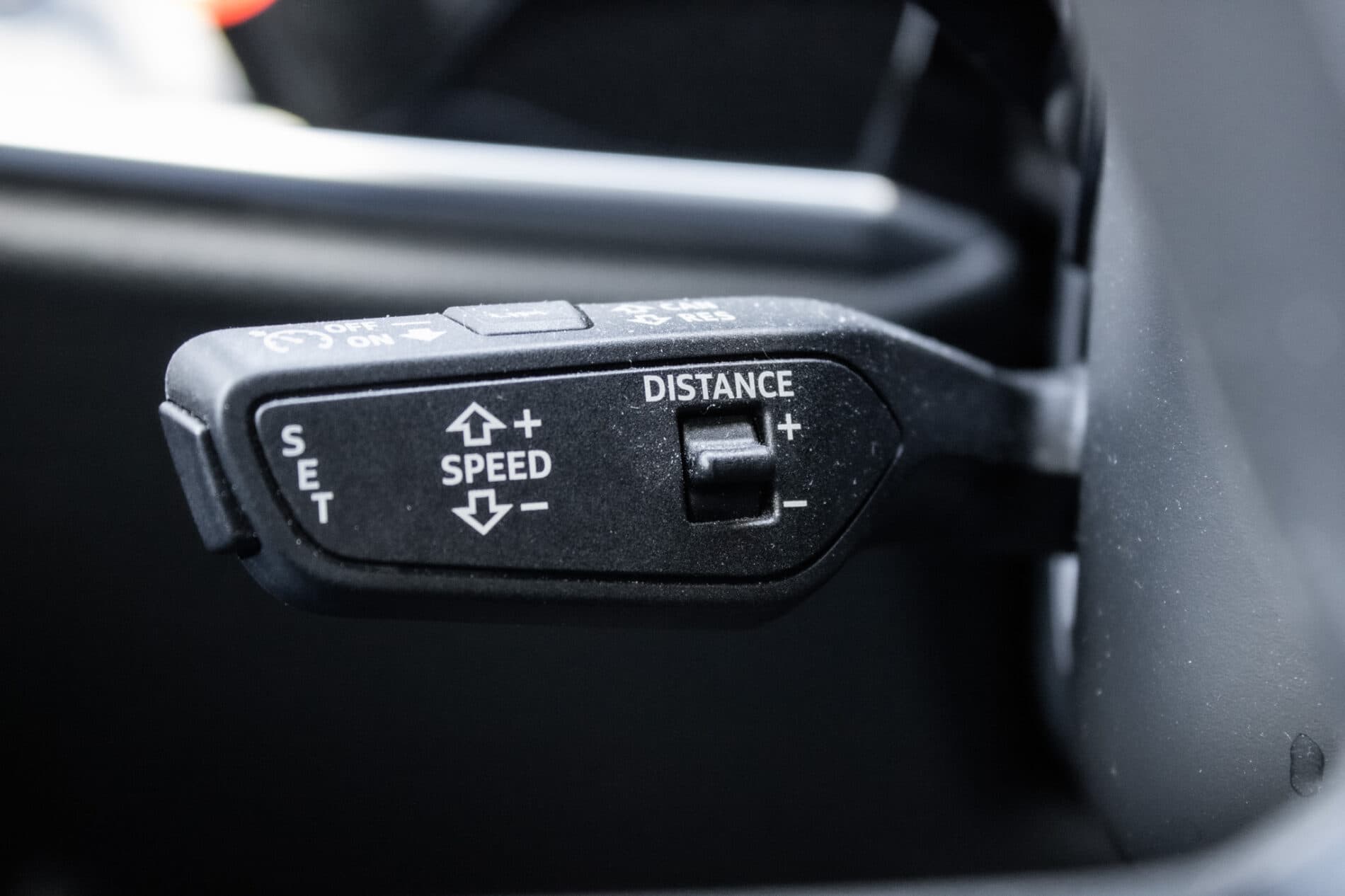 2023 AUDI A8, černá sedan, 45 533 km