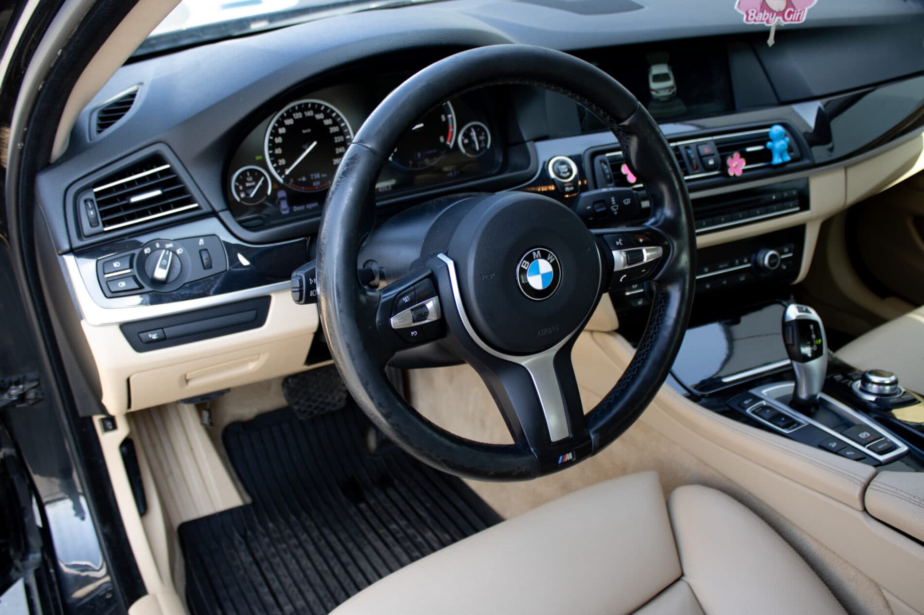 2013 BMW 530d, černá sedan, 303 000 km