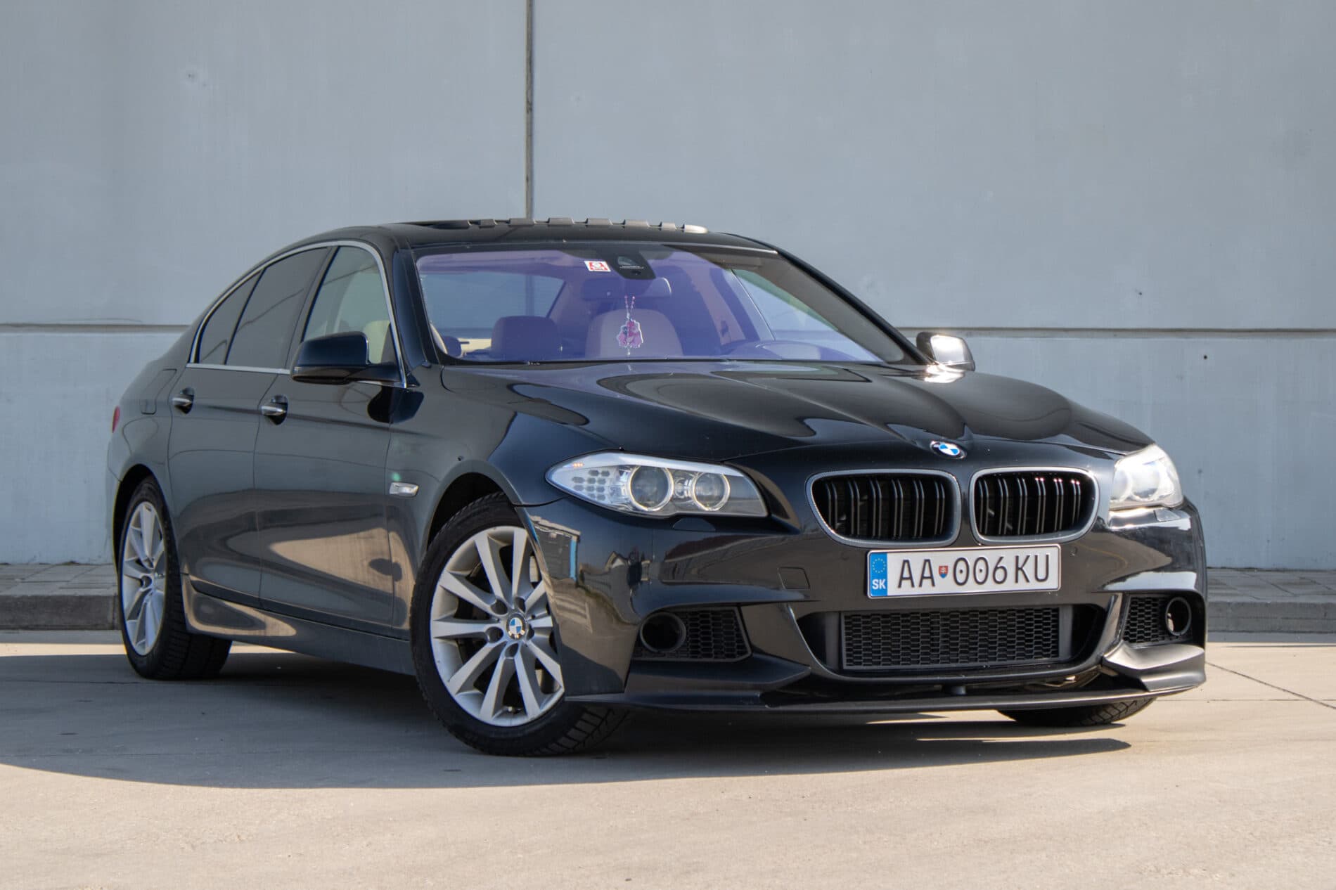 2013 BMW 530d, černá sedan, 303 000 km