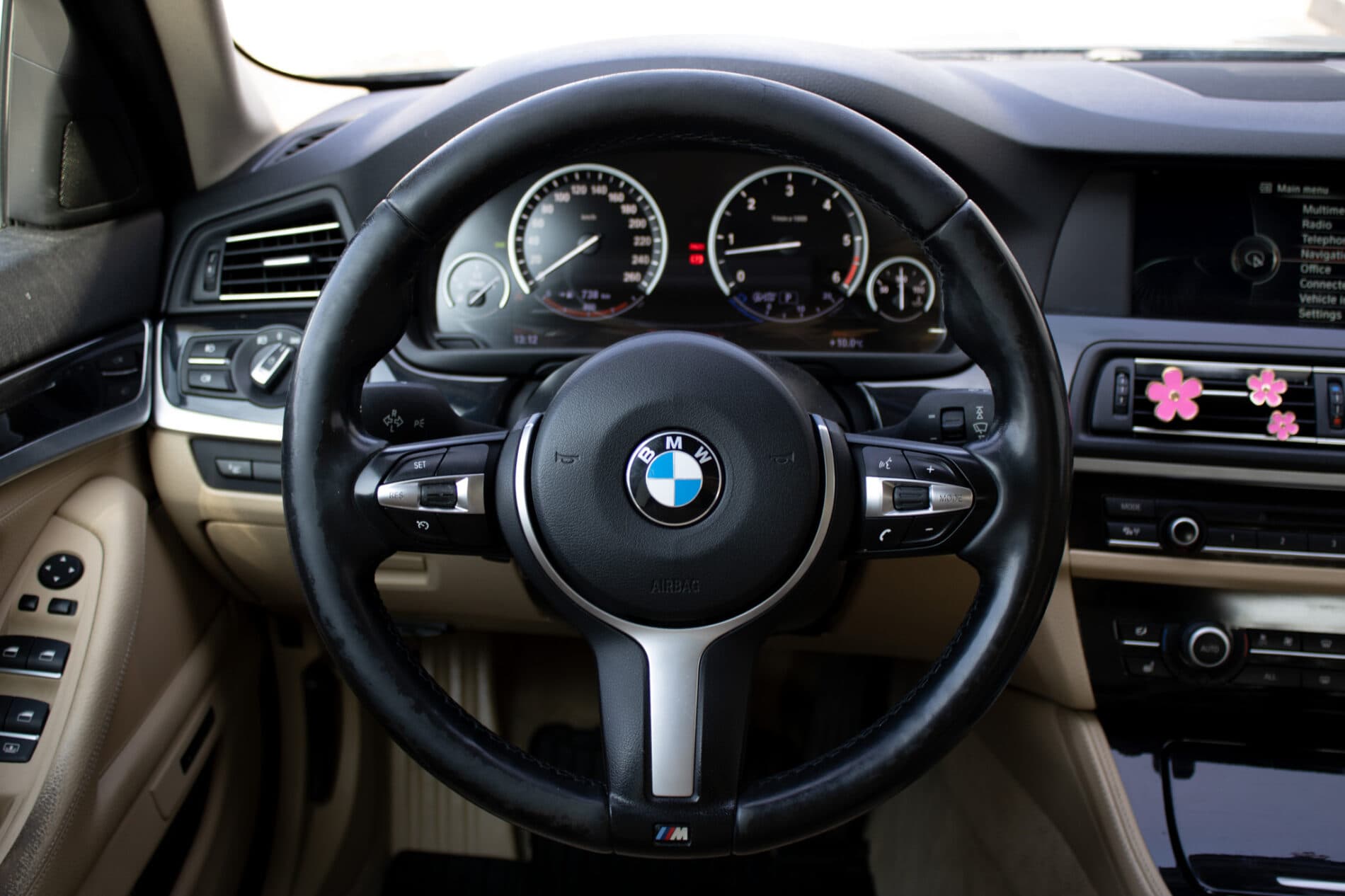 2013 BMW 530d, černá sedan, 303 000 km