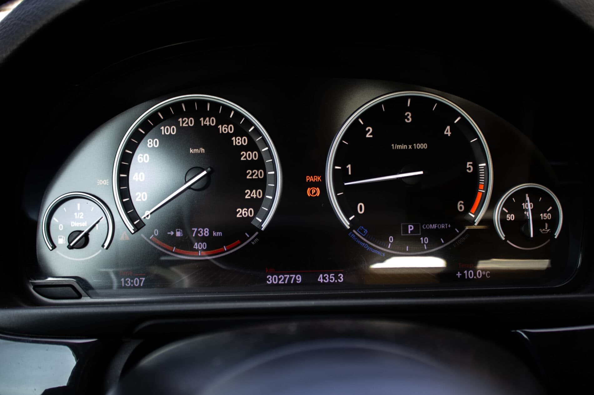 2013 BMW 530d, černá sedan, 303 000 km