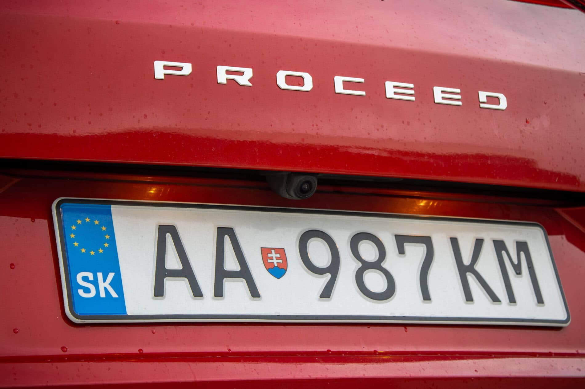 2024 Kia ProCeed GT, červená kombi, 13 654 km