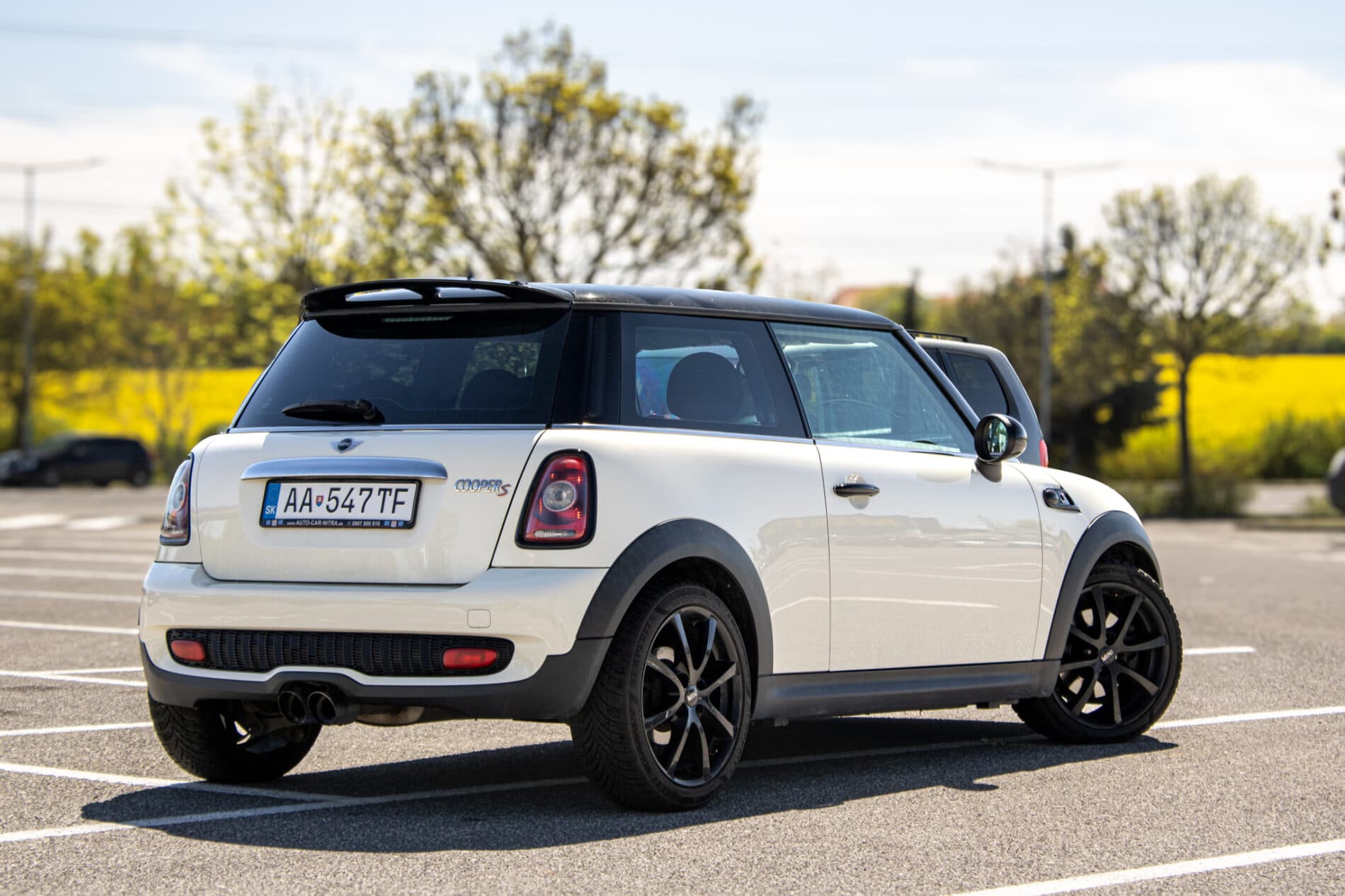 2009 MINI Cooper S, bílá hatchback, 158 491 km