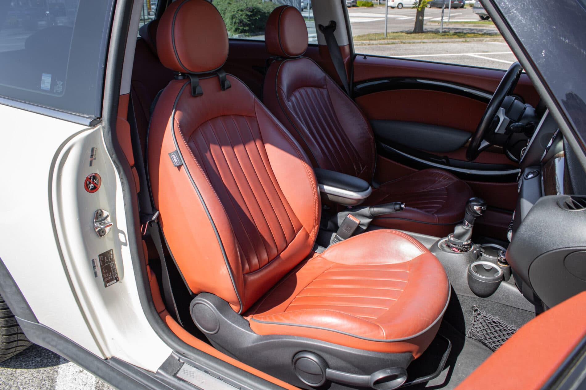 2009 MINI Cooper S, bílá hatchback, 158 491 km