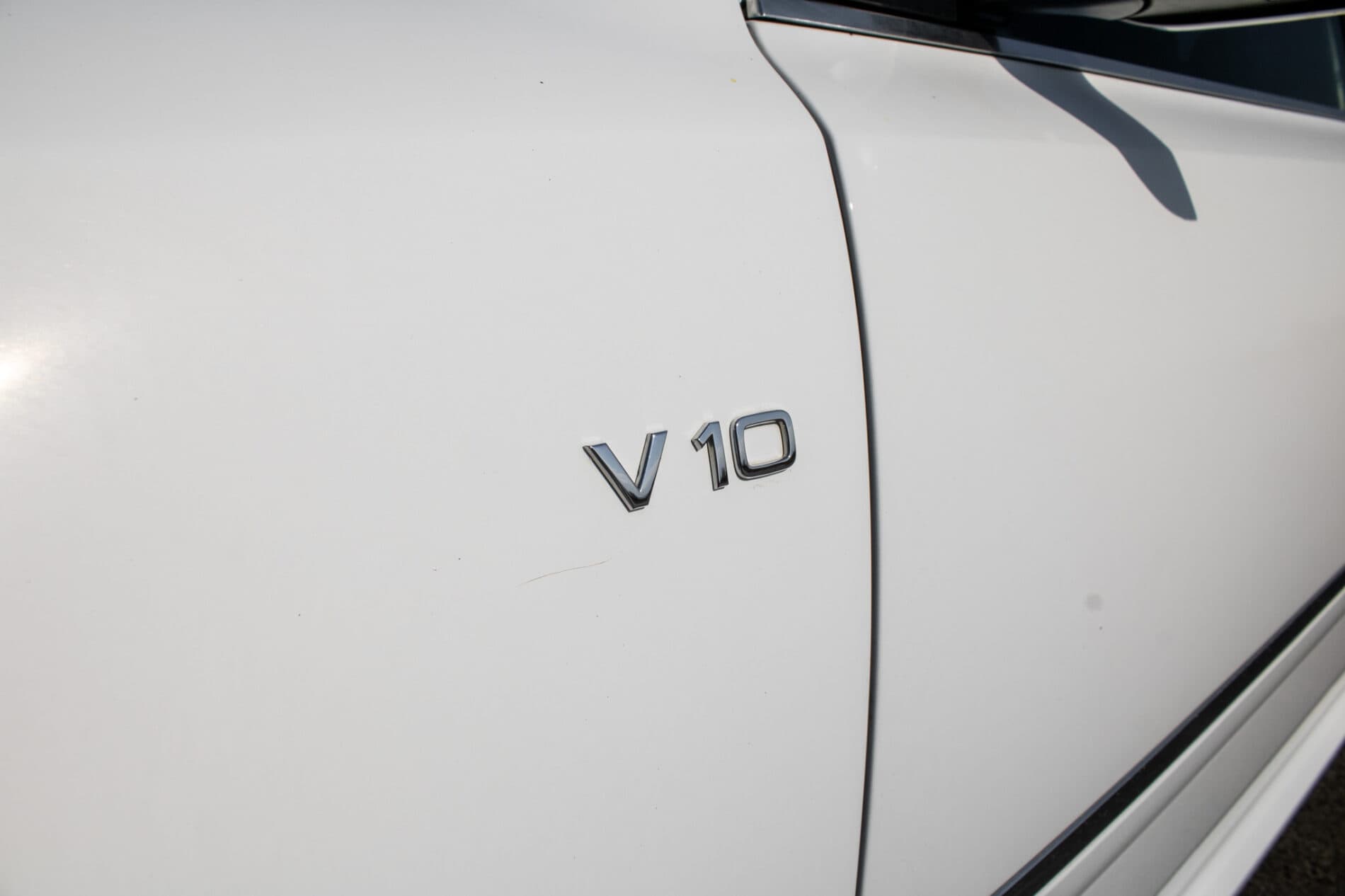 2008 AUDI S8, bílá sedan, 246 825 km