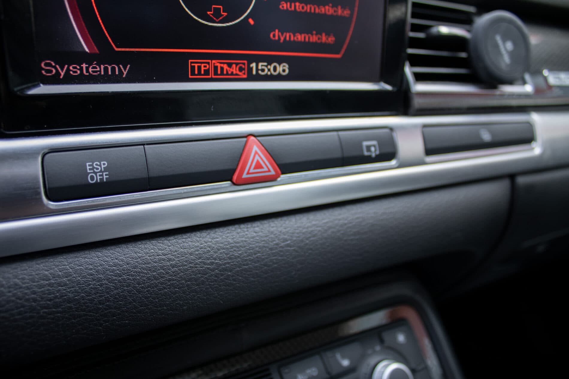 2008 AUDI S8, bílá sedan, 246 825 km