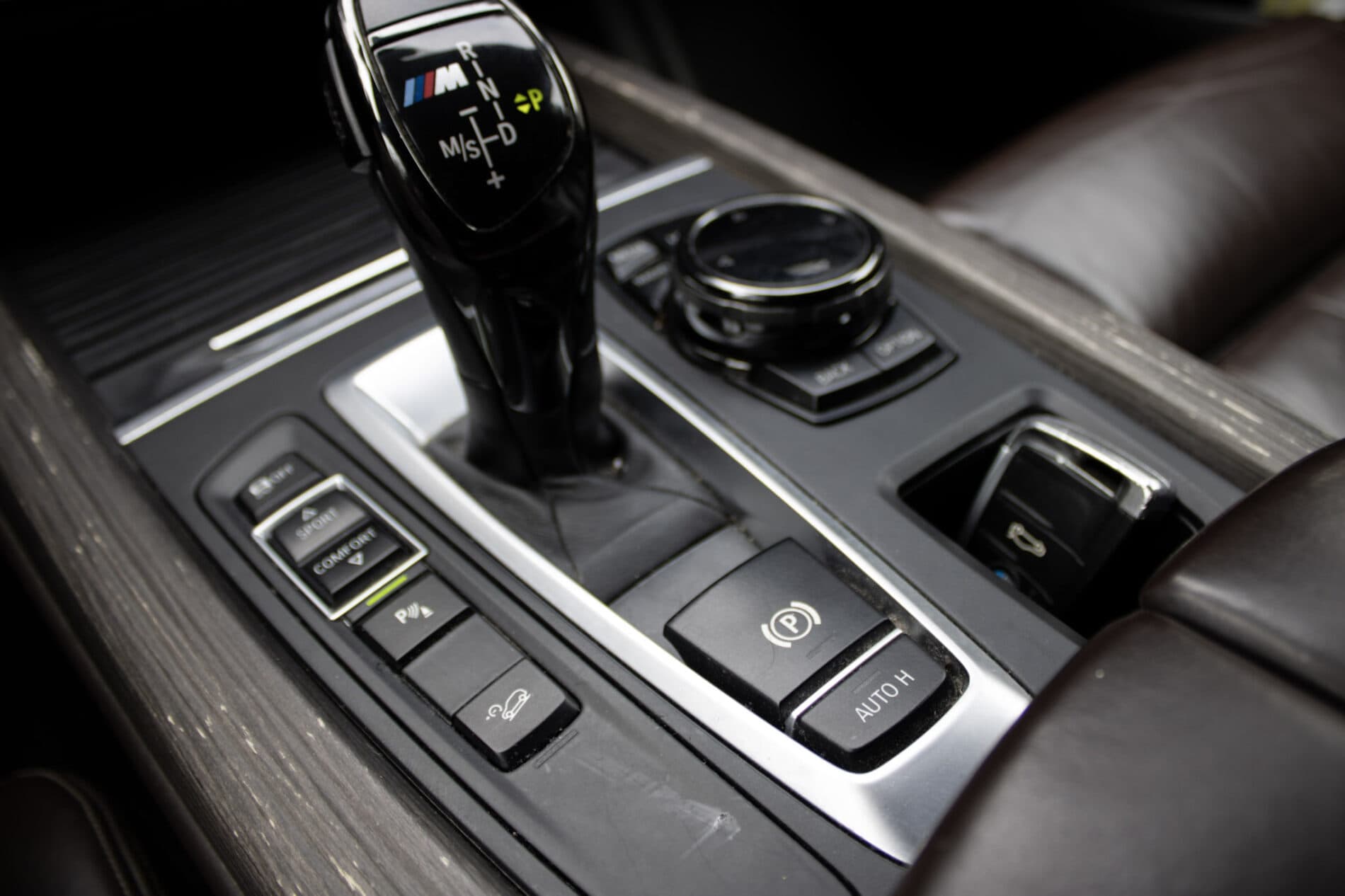 2014 BMW X5 M50d, šedá suv, 219 746 km