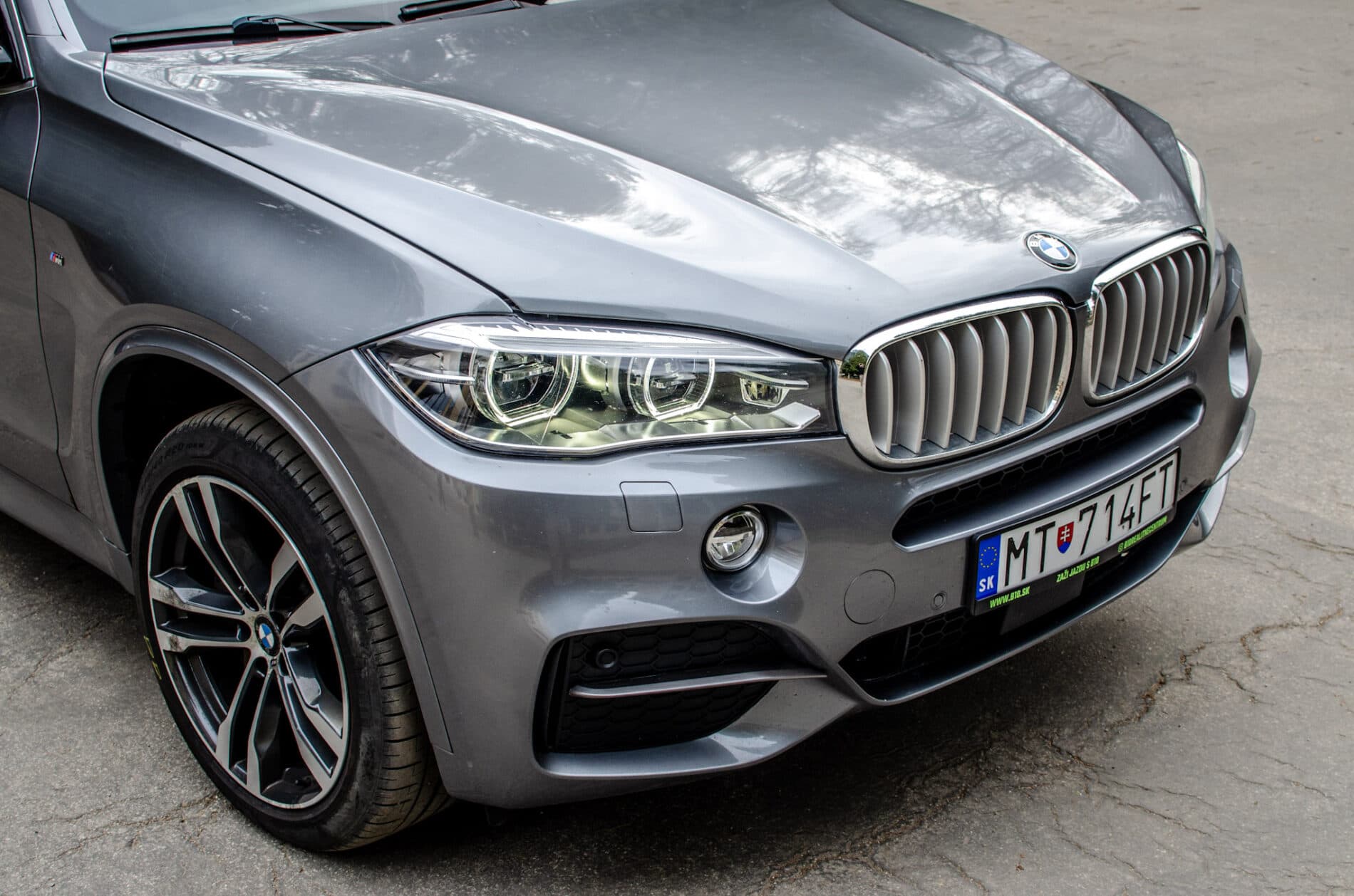 2014 BMW X5 M50d, šedá suv, 219 746 km