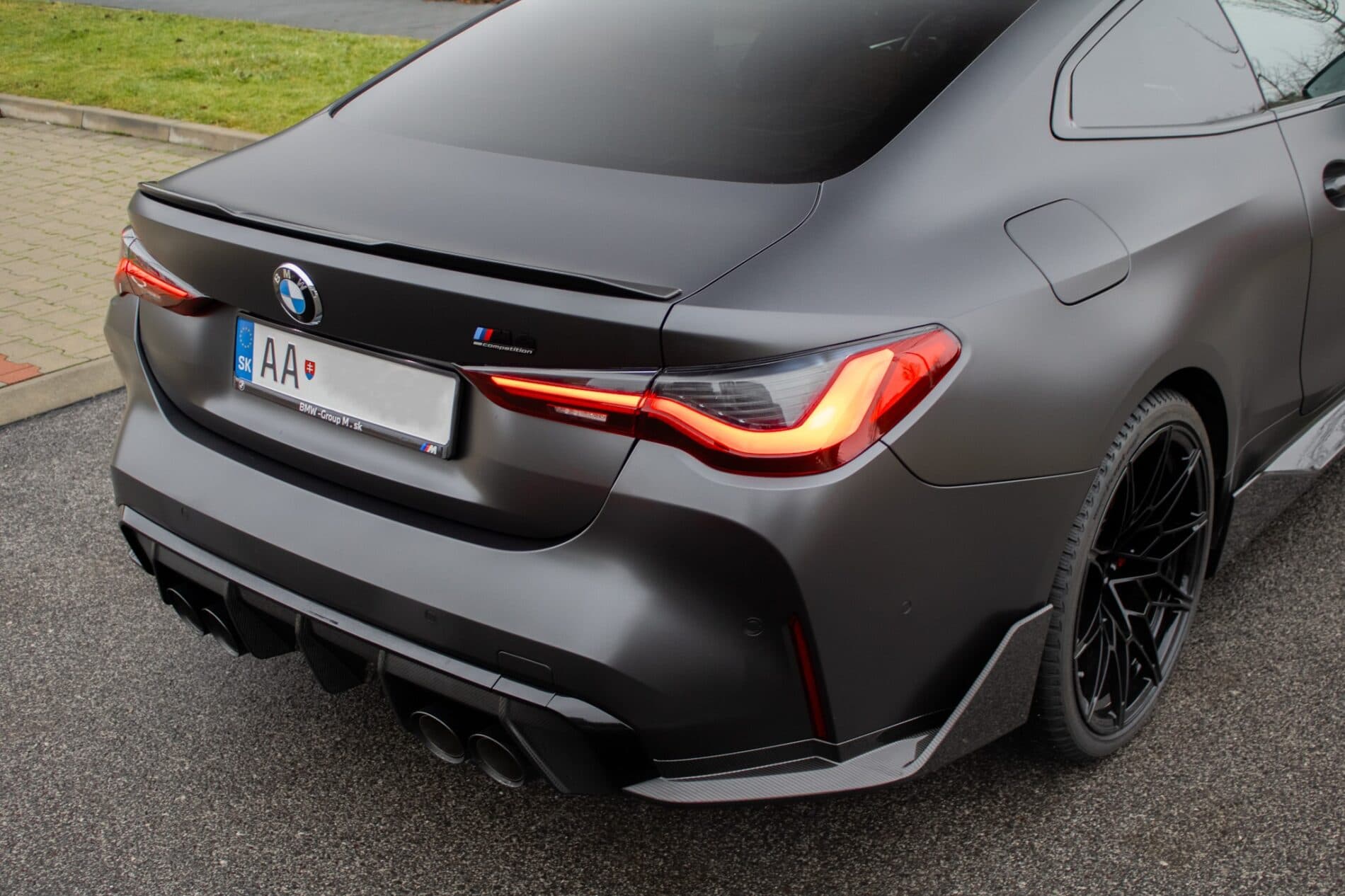 2023 BMW M4, šedá kupé, 9 194 km