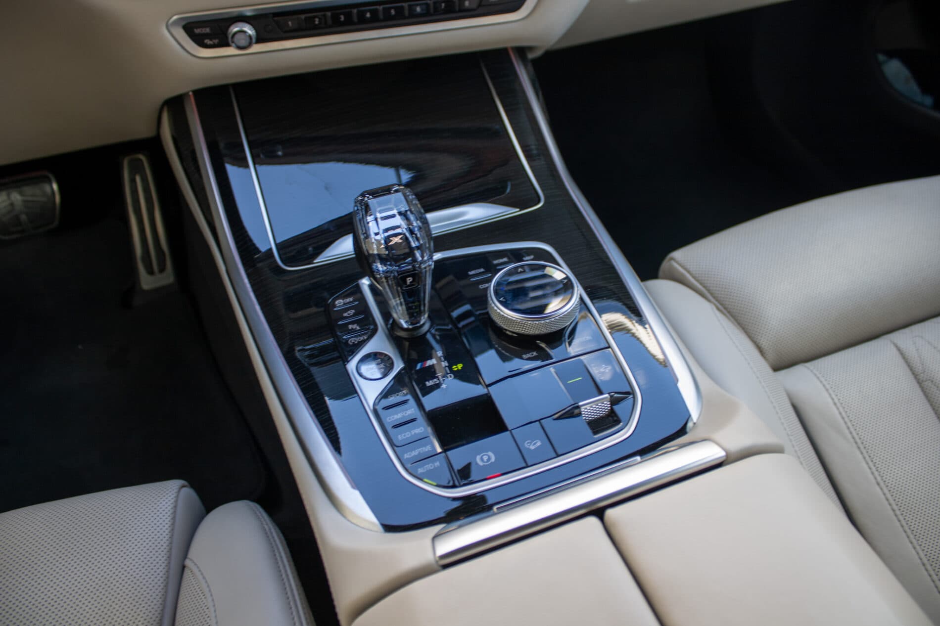 2021 BMW X7 M50i, modrá suv, 154 649 km