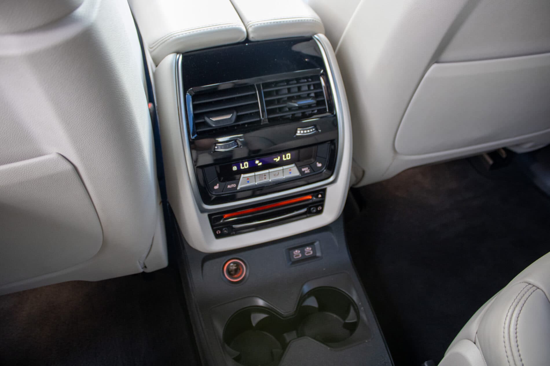 2021 BMW X7 M50i, modrá suv, 154 649 km