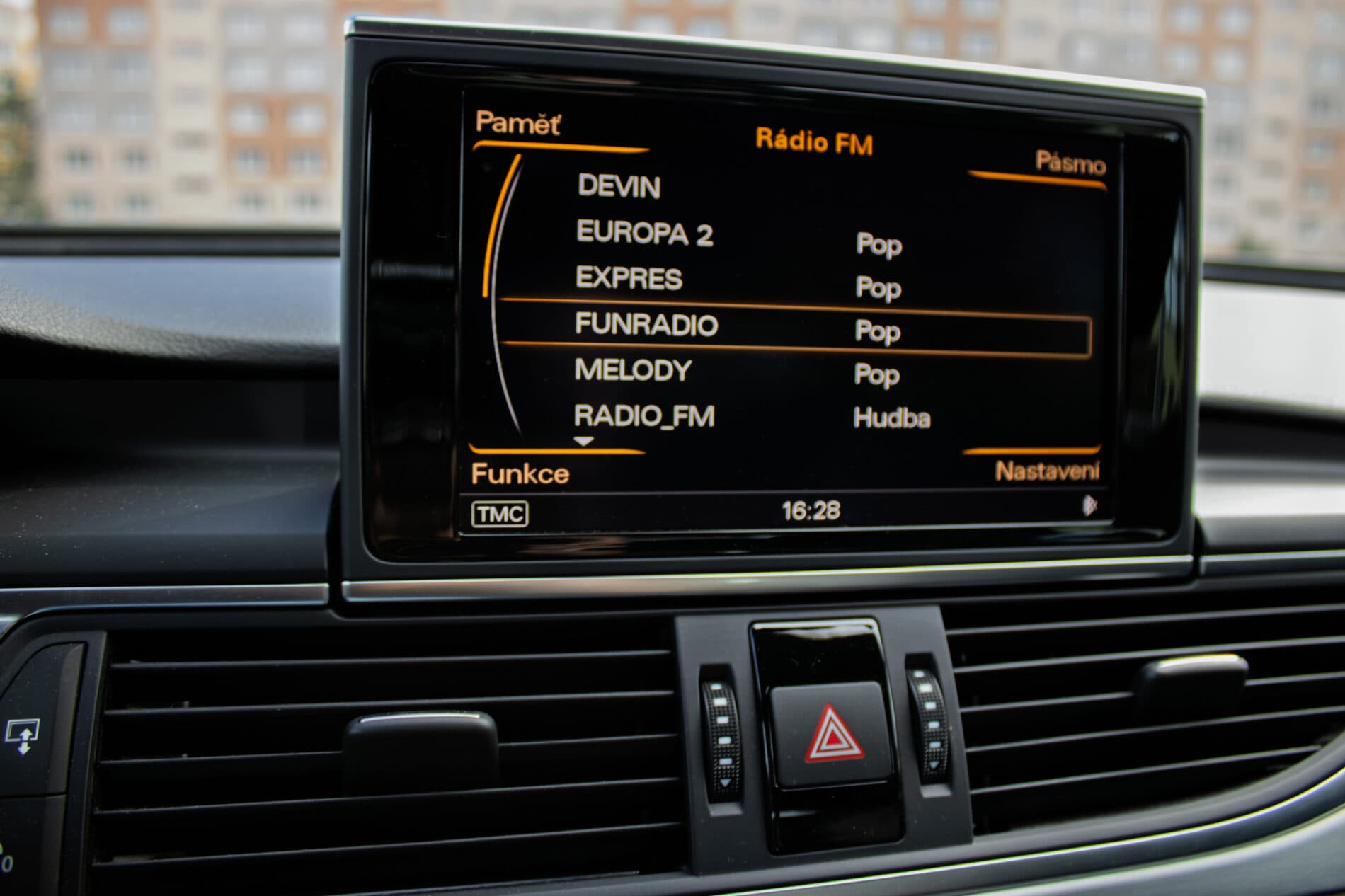 2012 AUDI A6, šedá kombi, 131 618 km