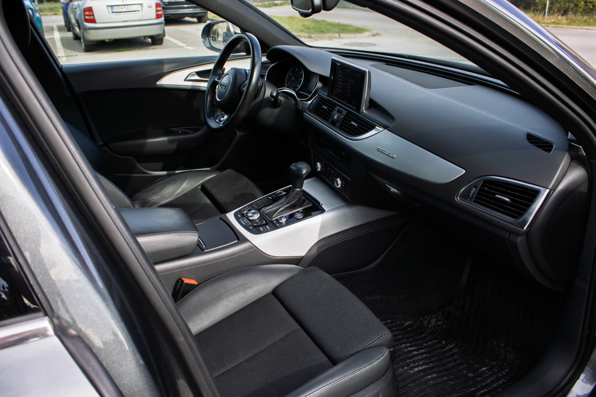 2012 AUDI A6, šedá kombi, 131 618 km