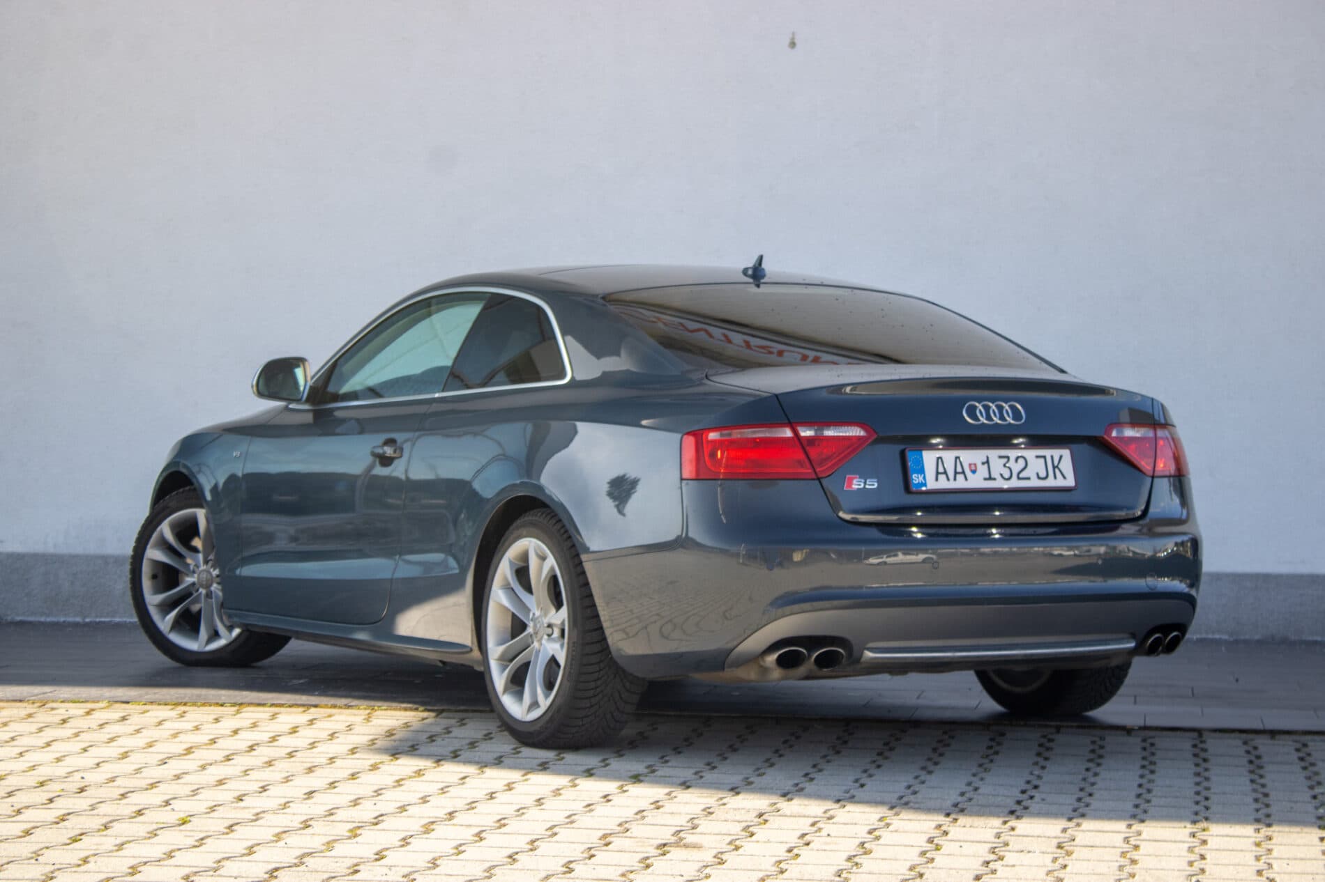 2008 AUDI S5, šedá kupé, 153 084 km