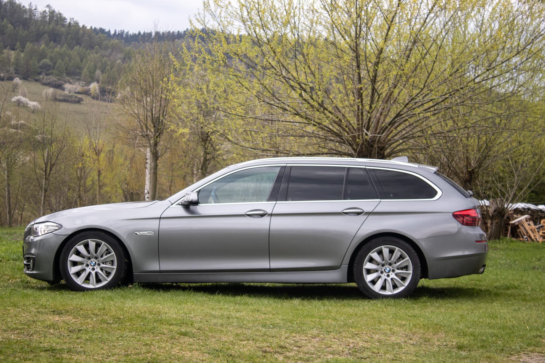2014 BMW 530d, šedá kombi, 346 510 km