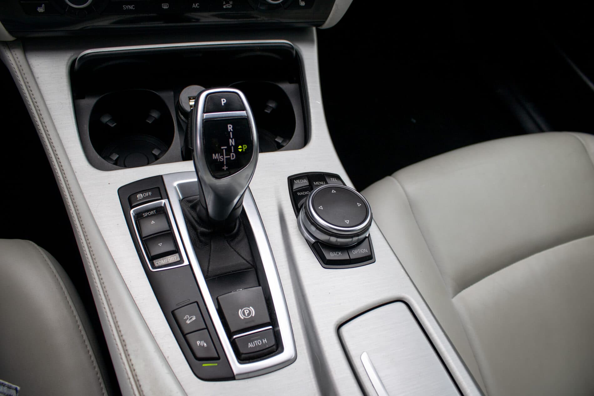 2014 BMW 530d, šedá kombi, 346 510 km
