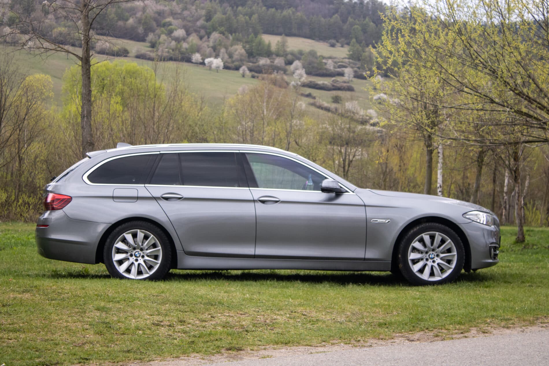 2014 BMW 530d, šedá kombi, 346 510 km