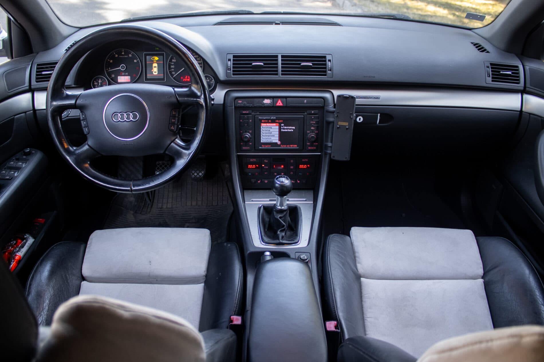 2004 AUDI S4, šedá kombi, 234 814 km