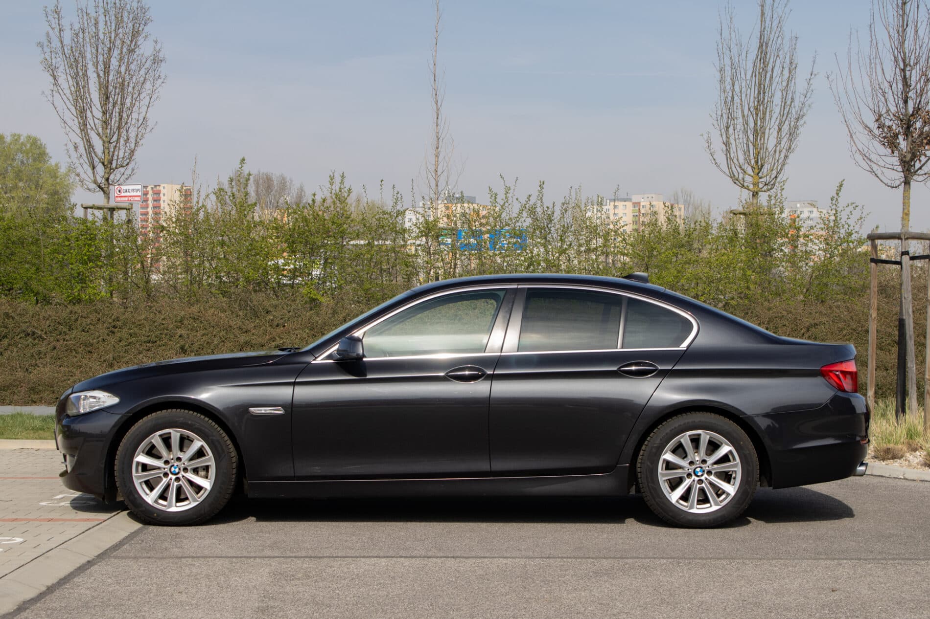 2013 BMW 528i, šedá sedan, 171 821 km